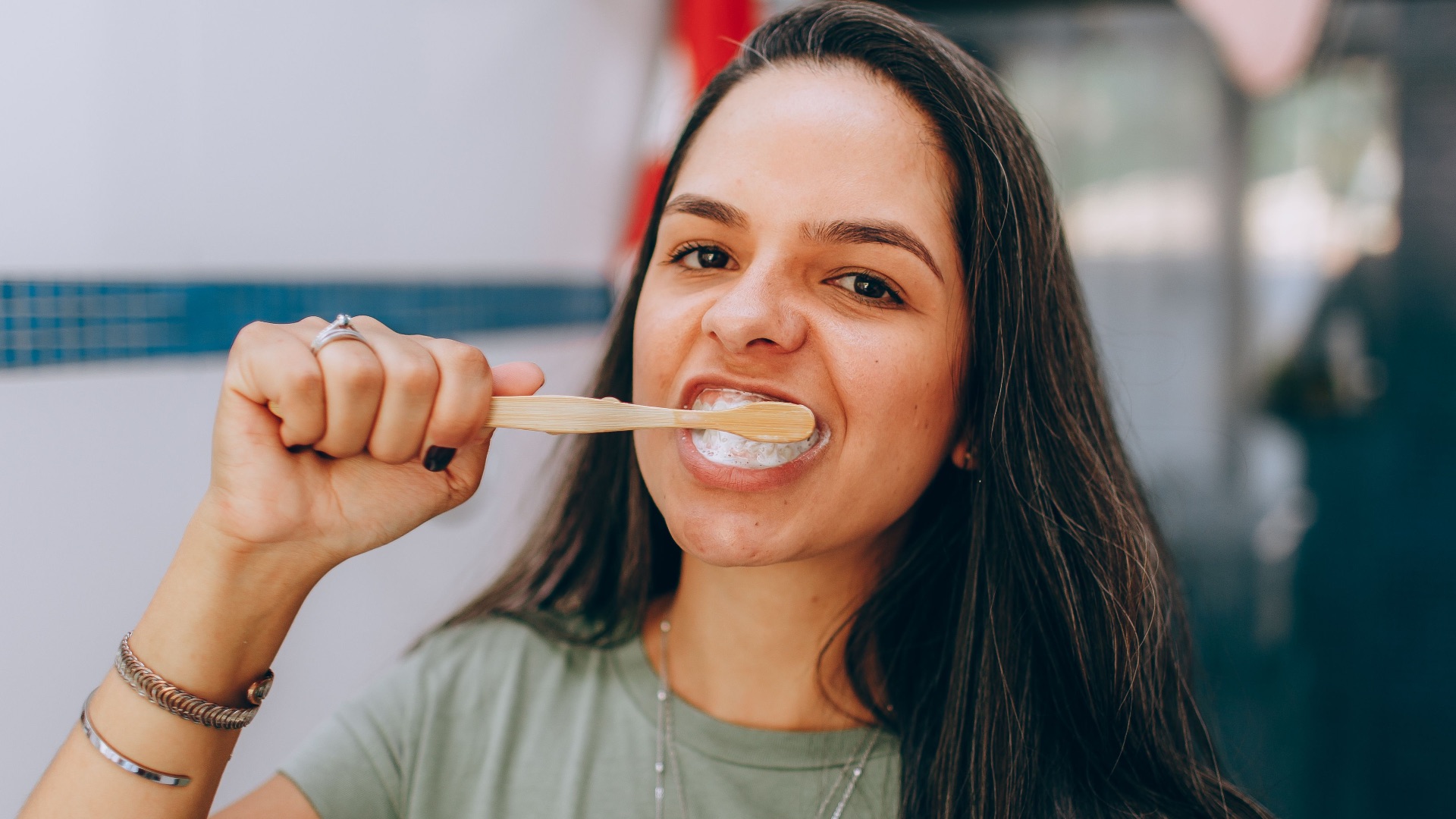 5. Se brosser les dents trop fort