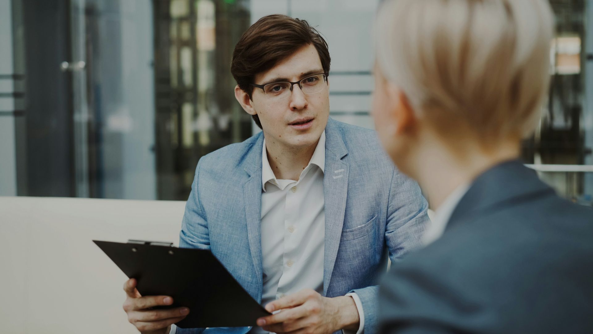 9. Considérer les questions comme un signe de faiblesse