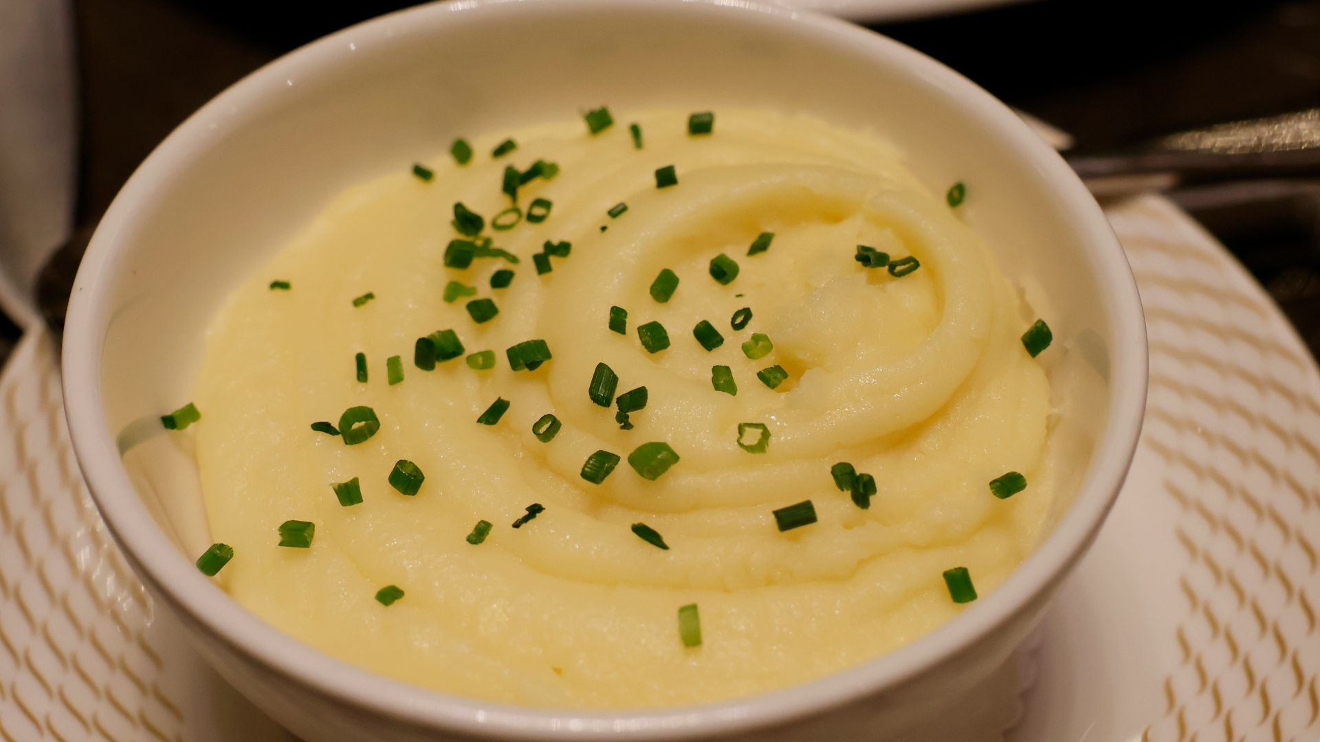 20. Purée de pommes de terre instantanée avec sauce jaune