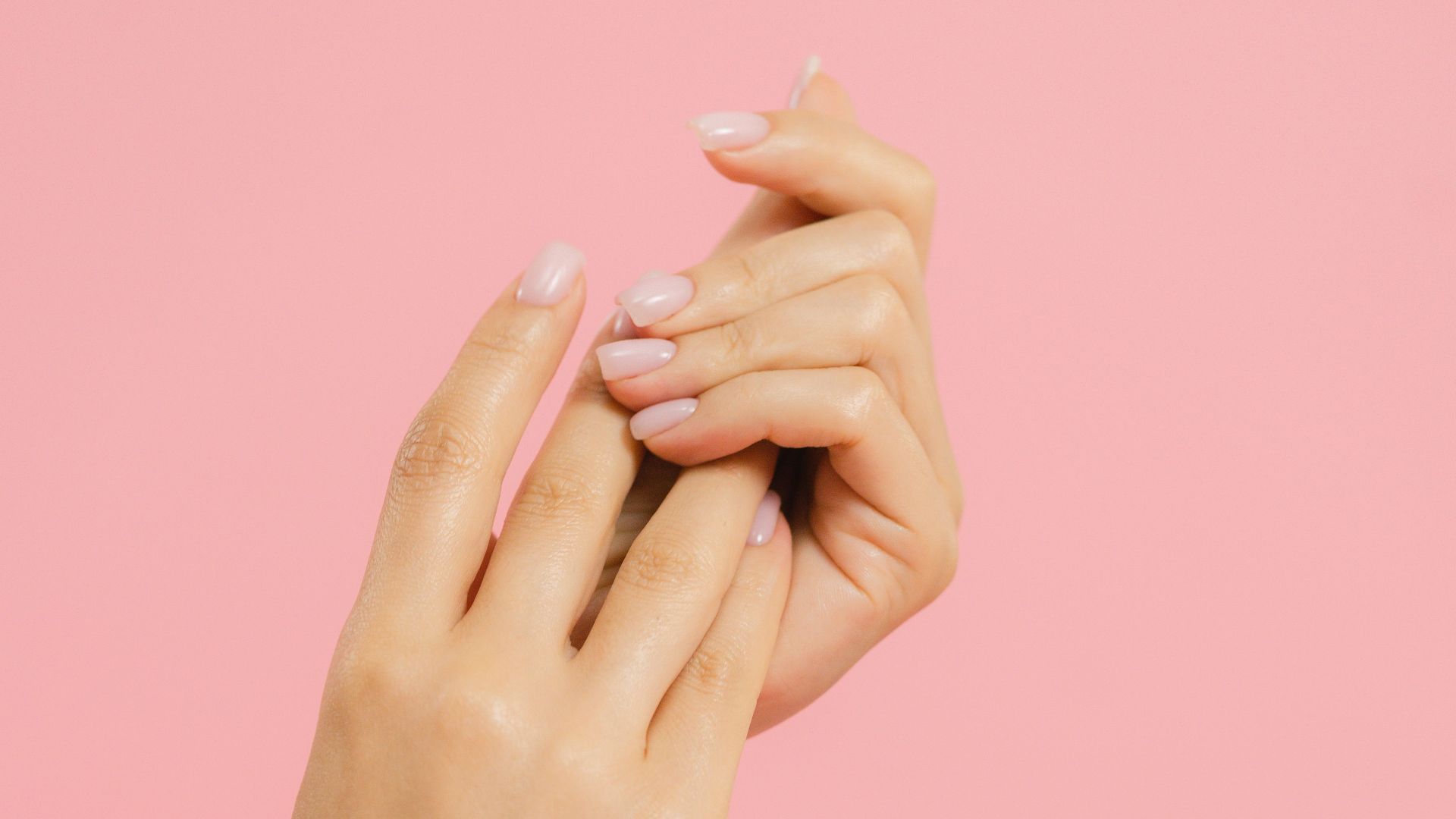 1. Ustensiles à ongles pâles