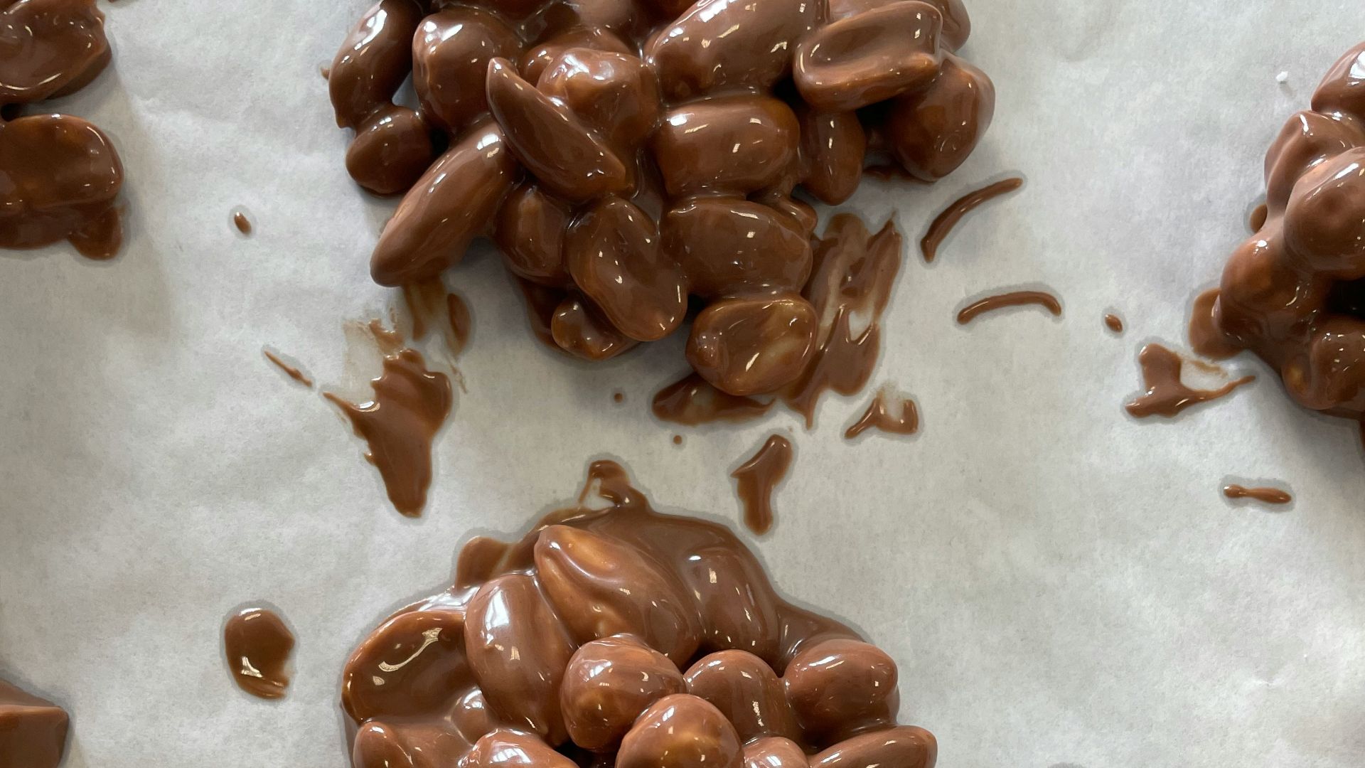 7. Boules d'amandes enrobées de chocolat noir