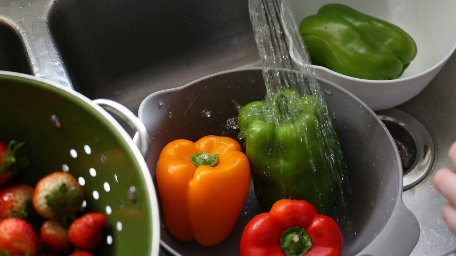 1. Laver les fruits et légumes trop à l'avance