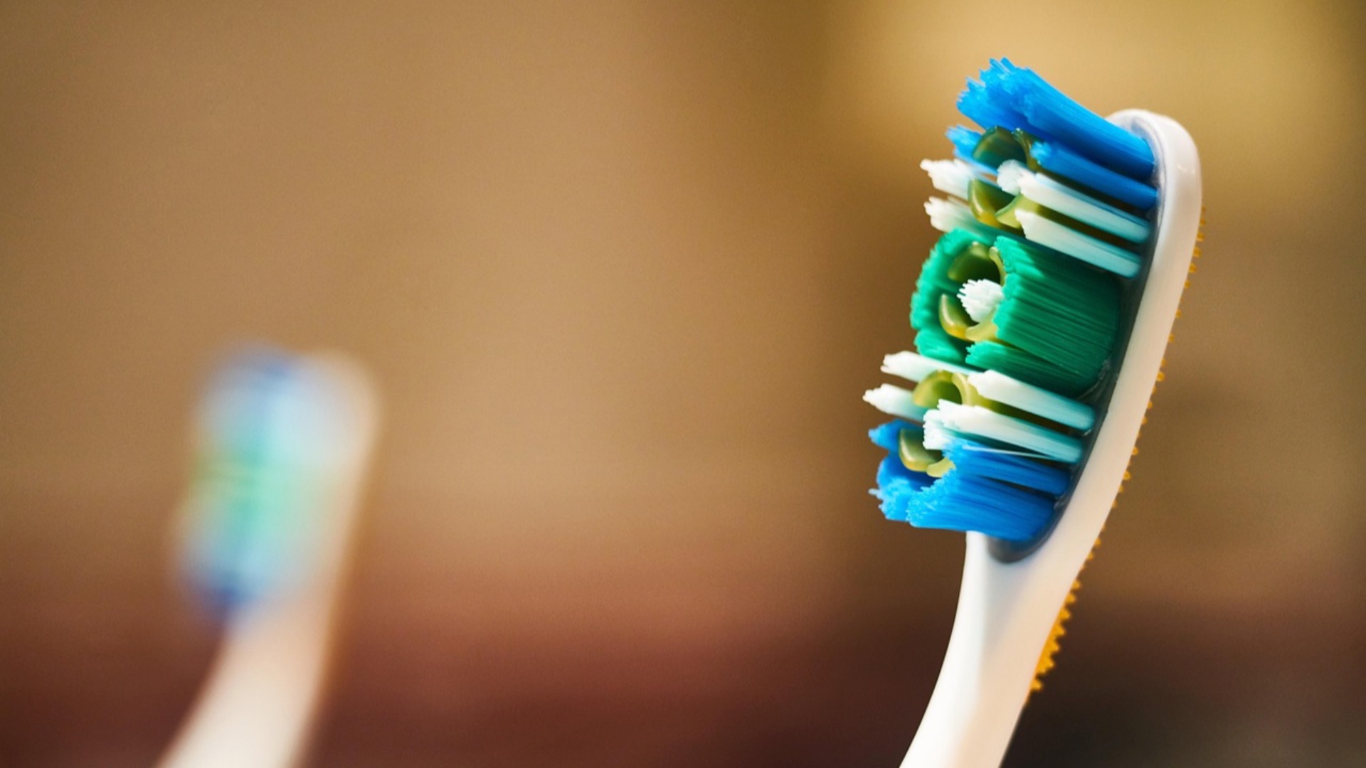 7. Utiliser la même brosse à dents pendant trop longtemps