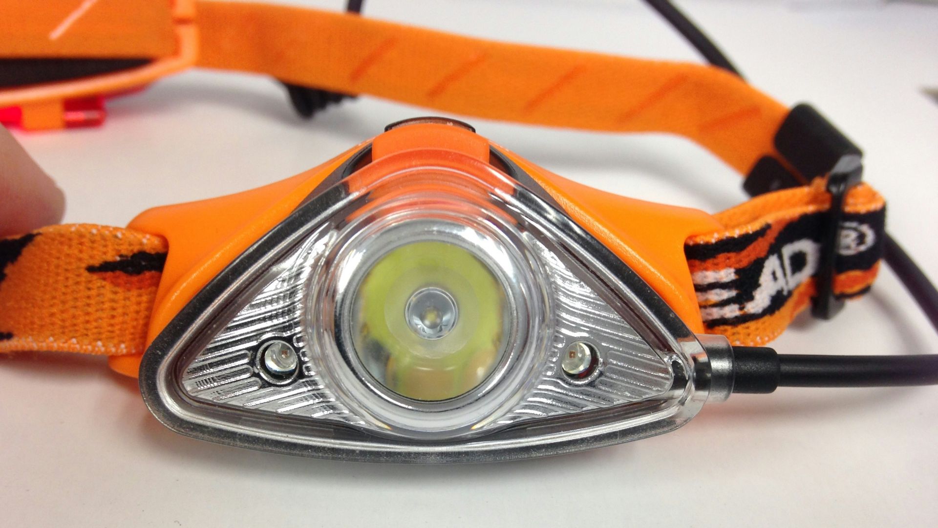 15. Lampe de poche ou lampe frontale