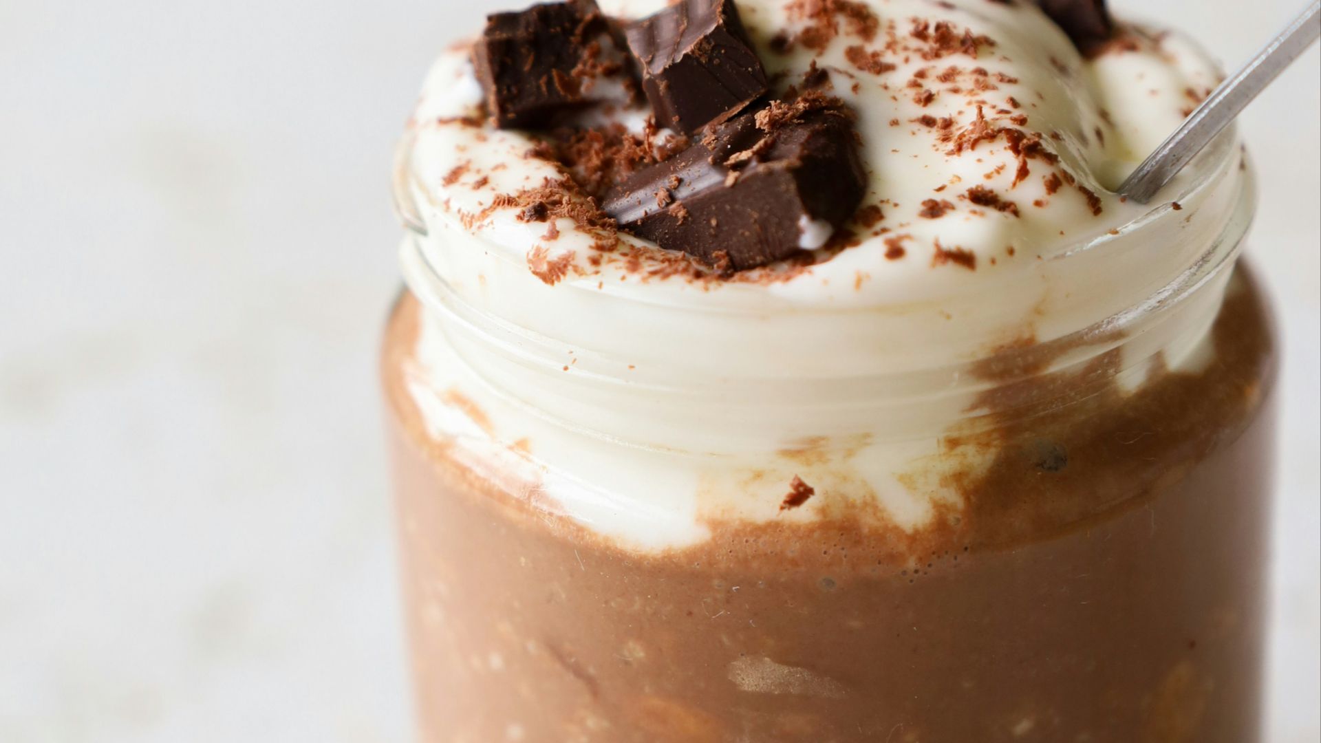 18. Flocons d'avoine trempés toute la nuit au beurre de cacahuète et au cacao