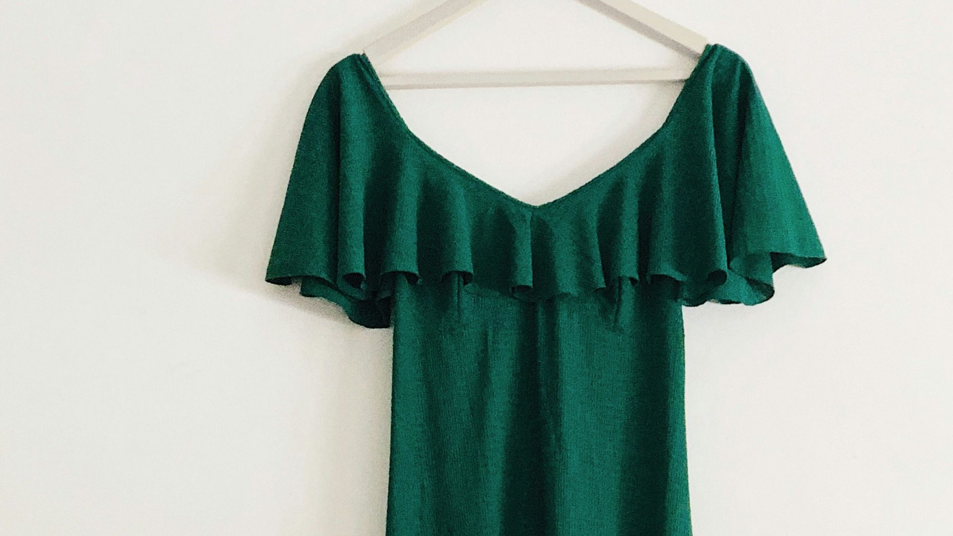 19. Porter un haut ou une robe dos nu
