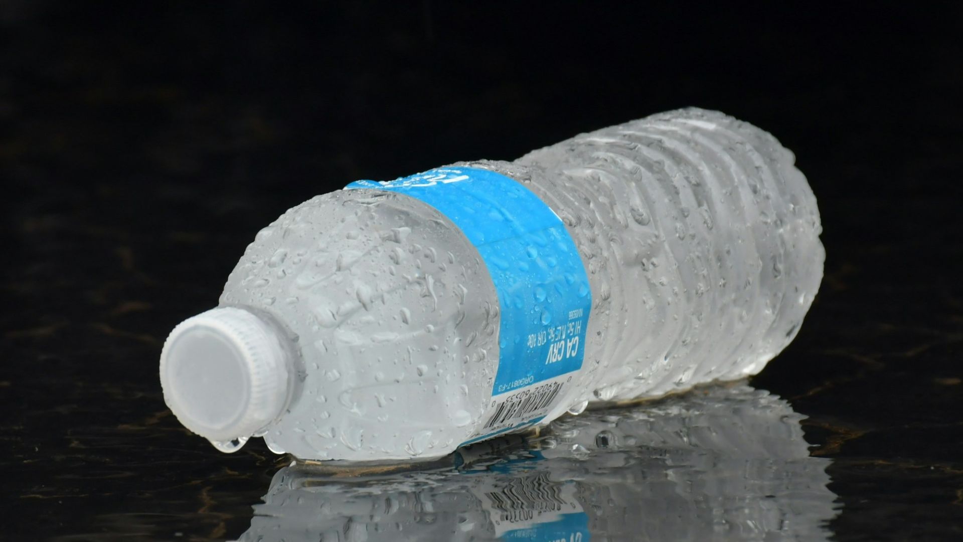 1. Eau plate en bouteille