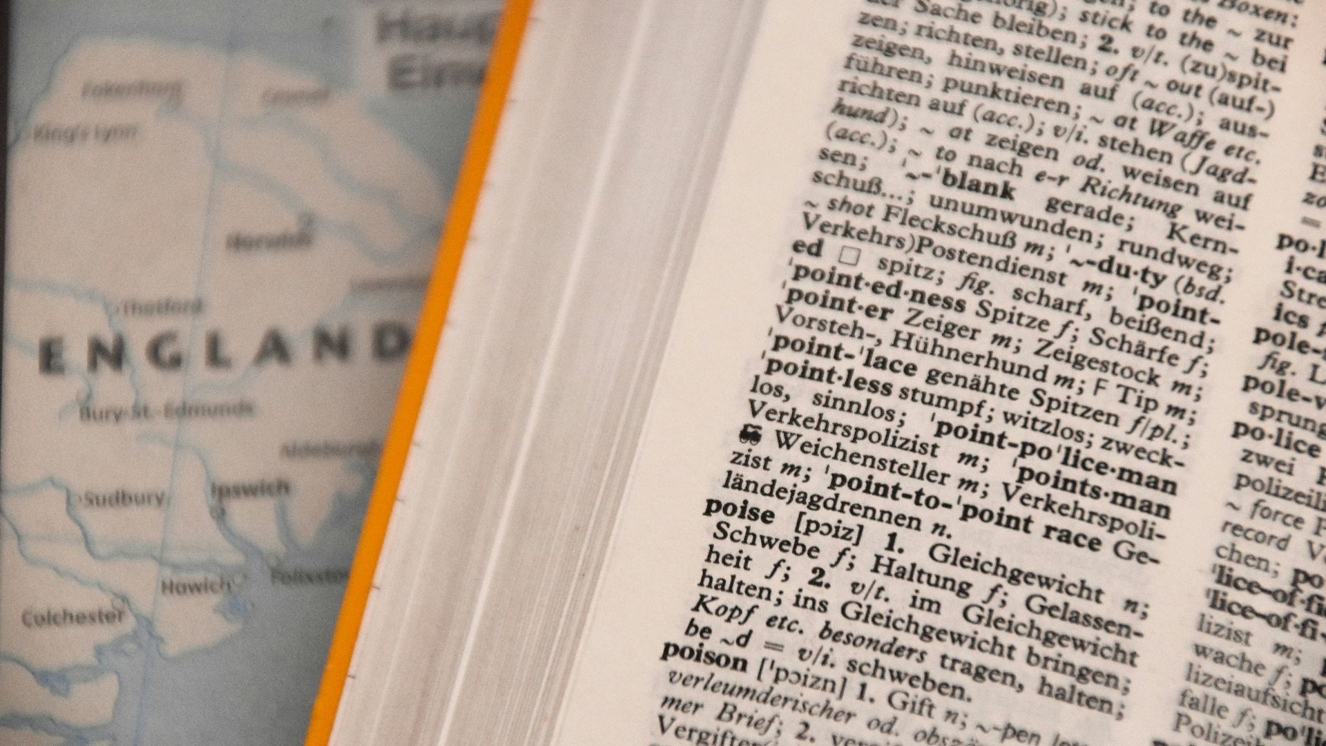 8. Les pièces témoignent d'une connaissance approfondie de la vie aristocratique