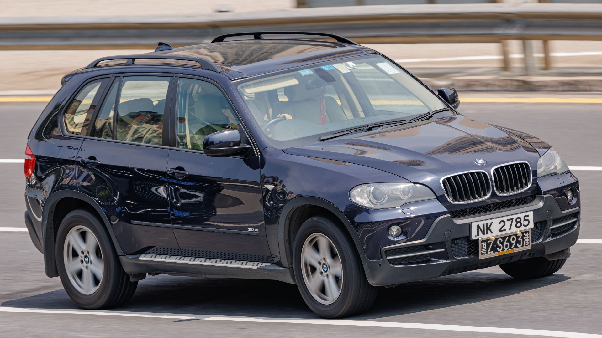 6. BMW E70 X5 xDrive50i