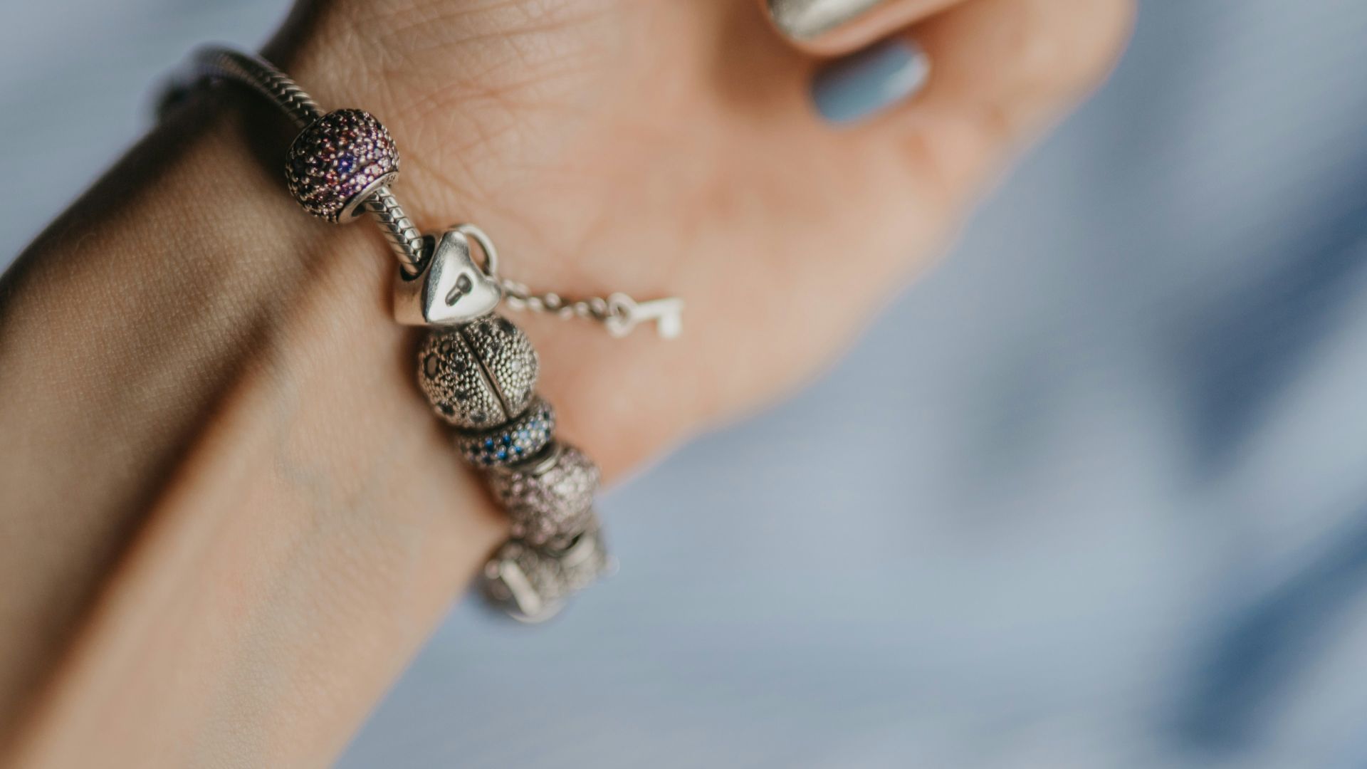11. Bracelets à breloques