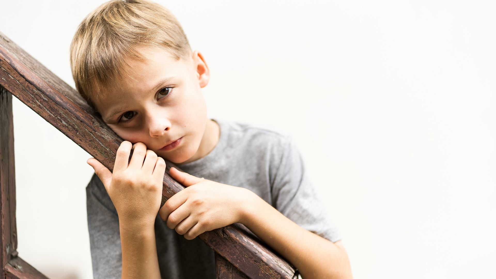 20 façons dont les parents apprennent involontairement à leurs enfants à cacher leurs sentiments