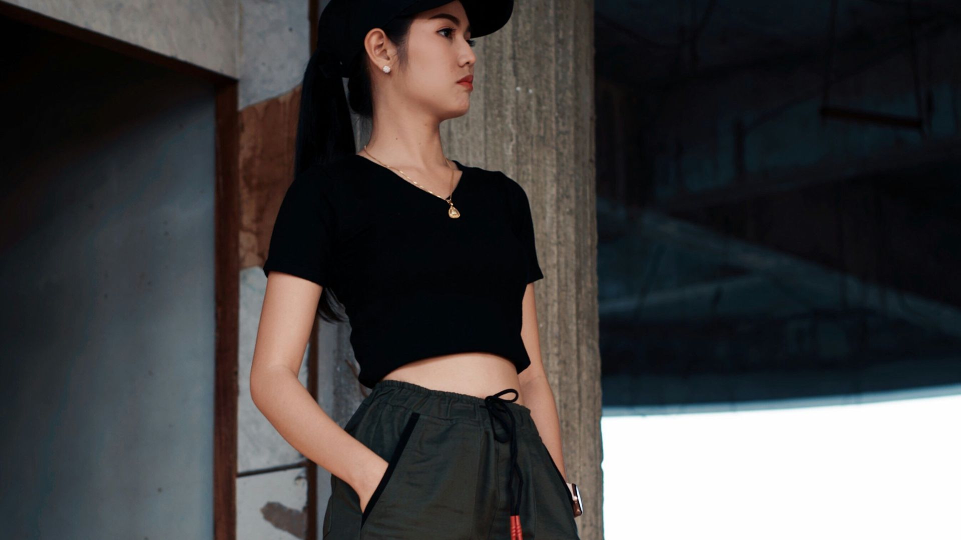 4. Pantalons avec de grandes poches latérales