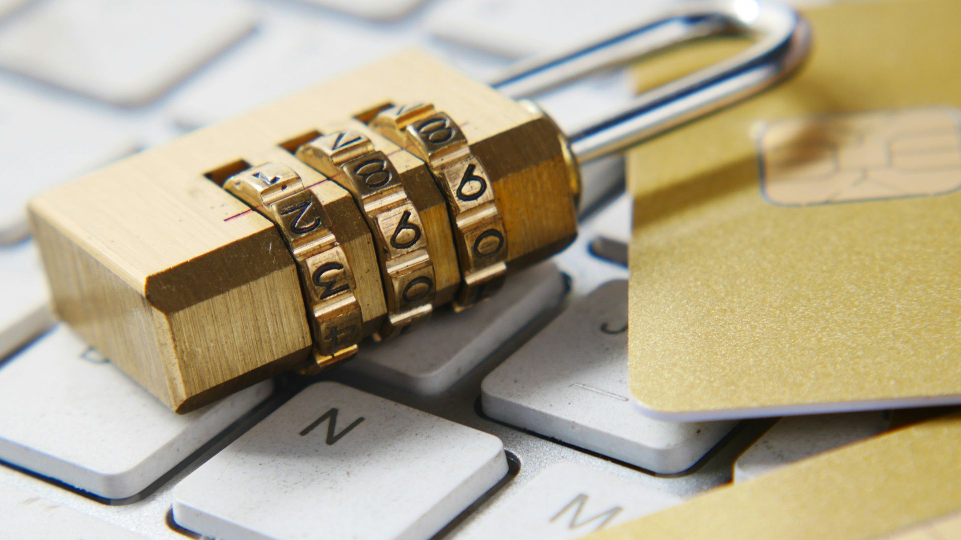 9. Atteintes flagrantes à la vie privée