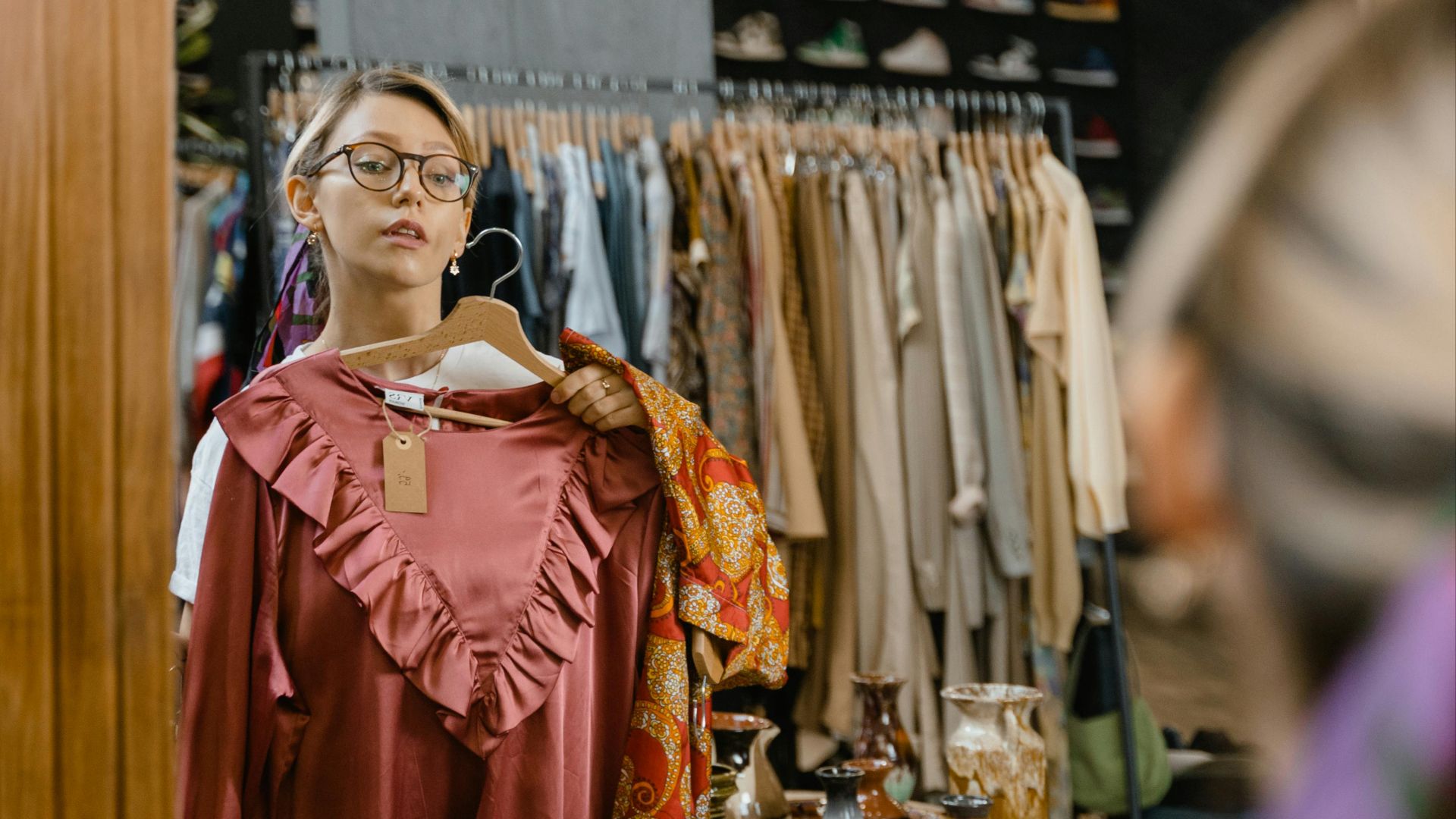 13. Sa tenue est-elle appropriée ?
