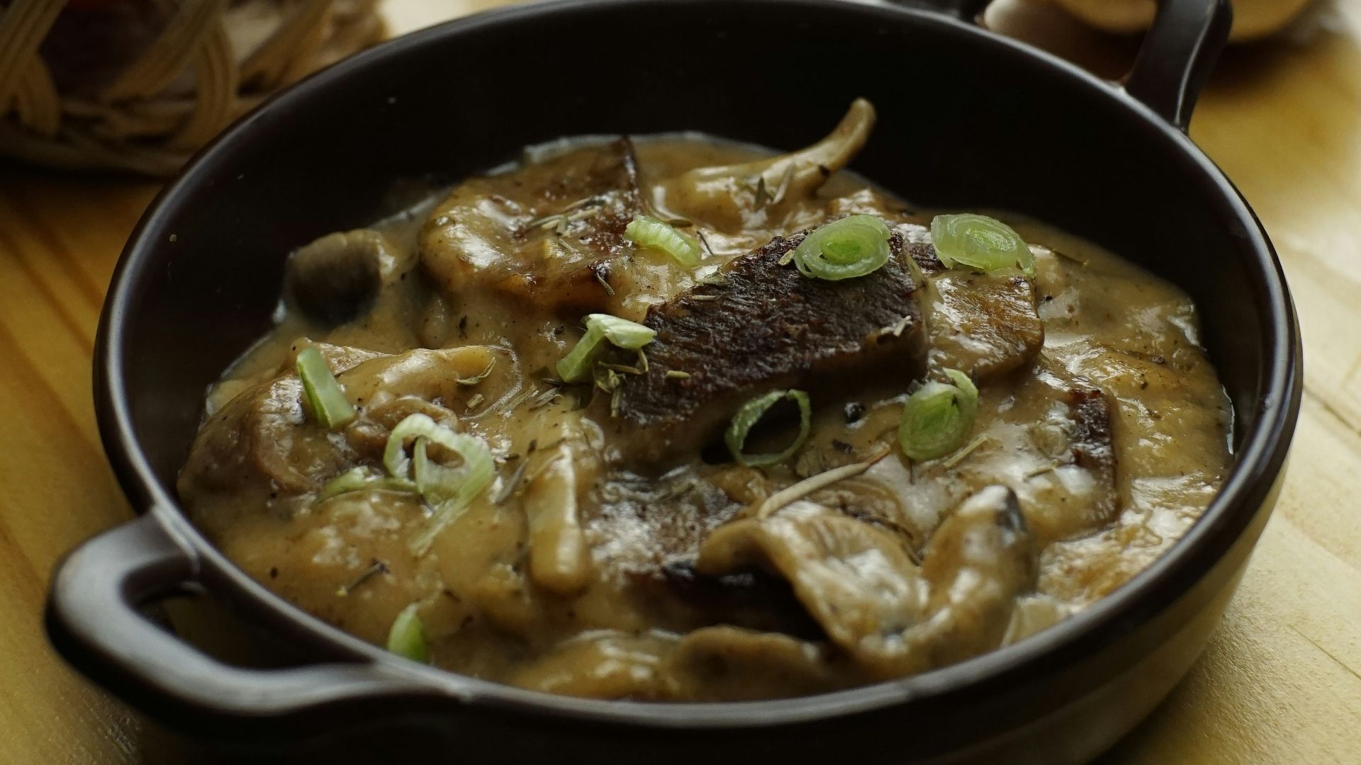18. Bœuf Stroganoff