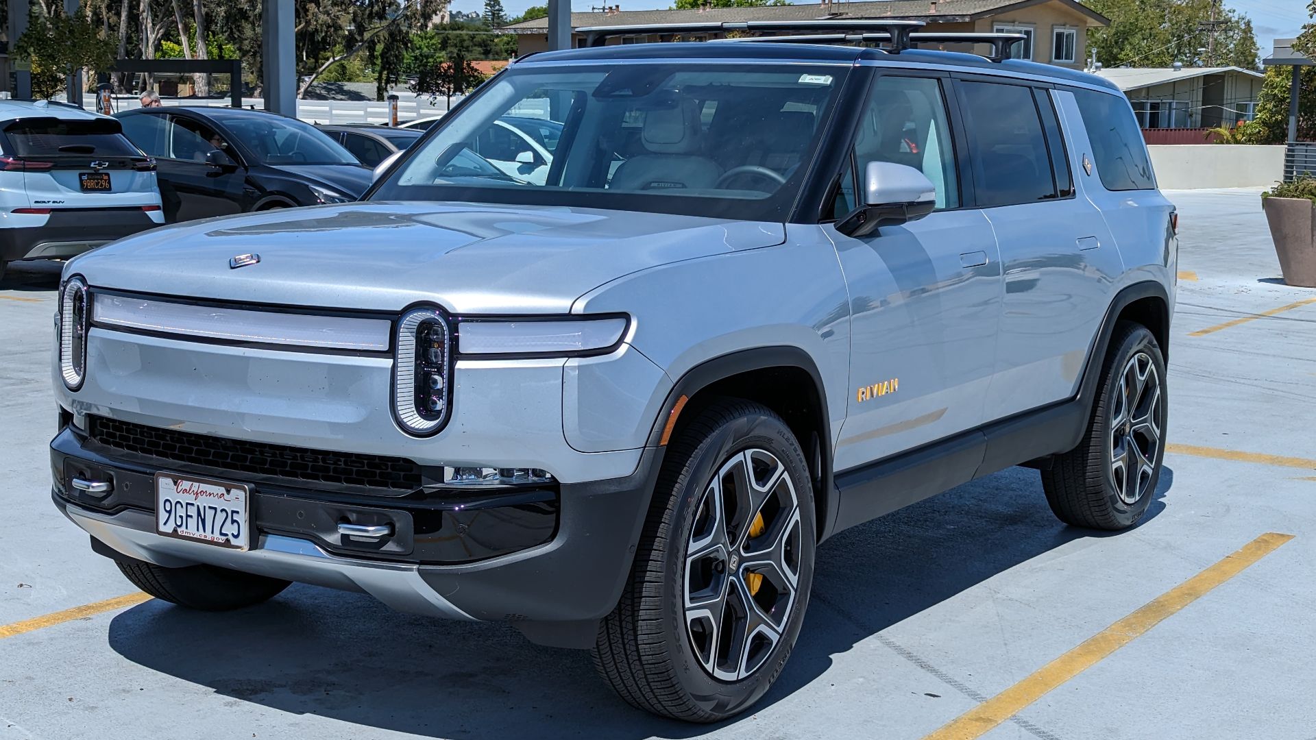 17. Rivian R1S