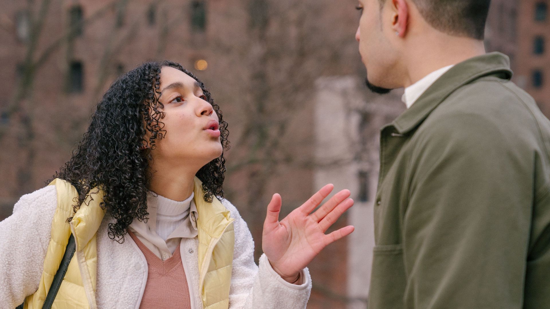 20 petites phrases que les femmes prononcent et qui donnent à leurs maris l’impression d’être incompétents