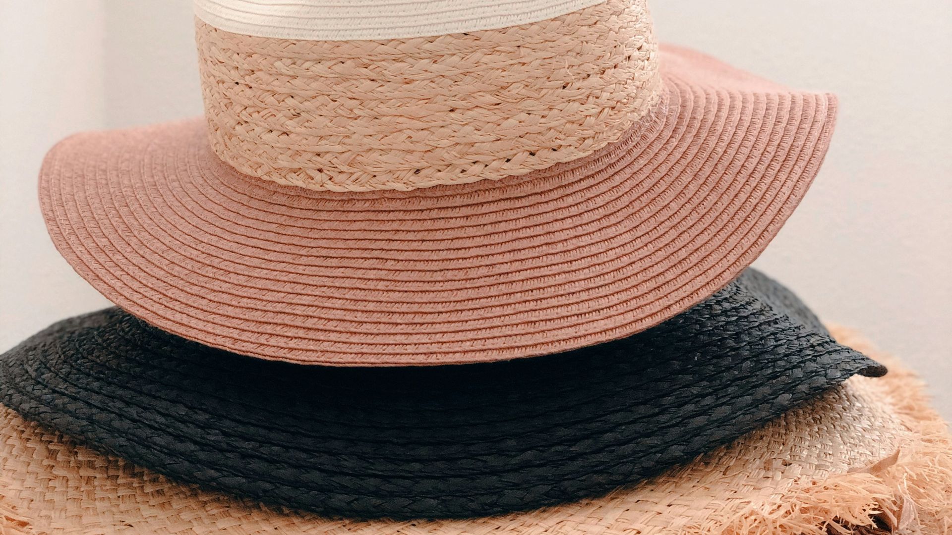 8. Chapeaux à larges bords