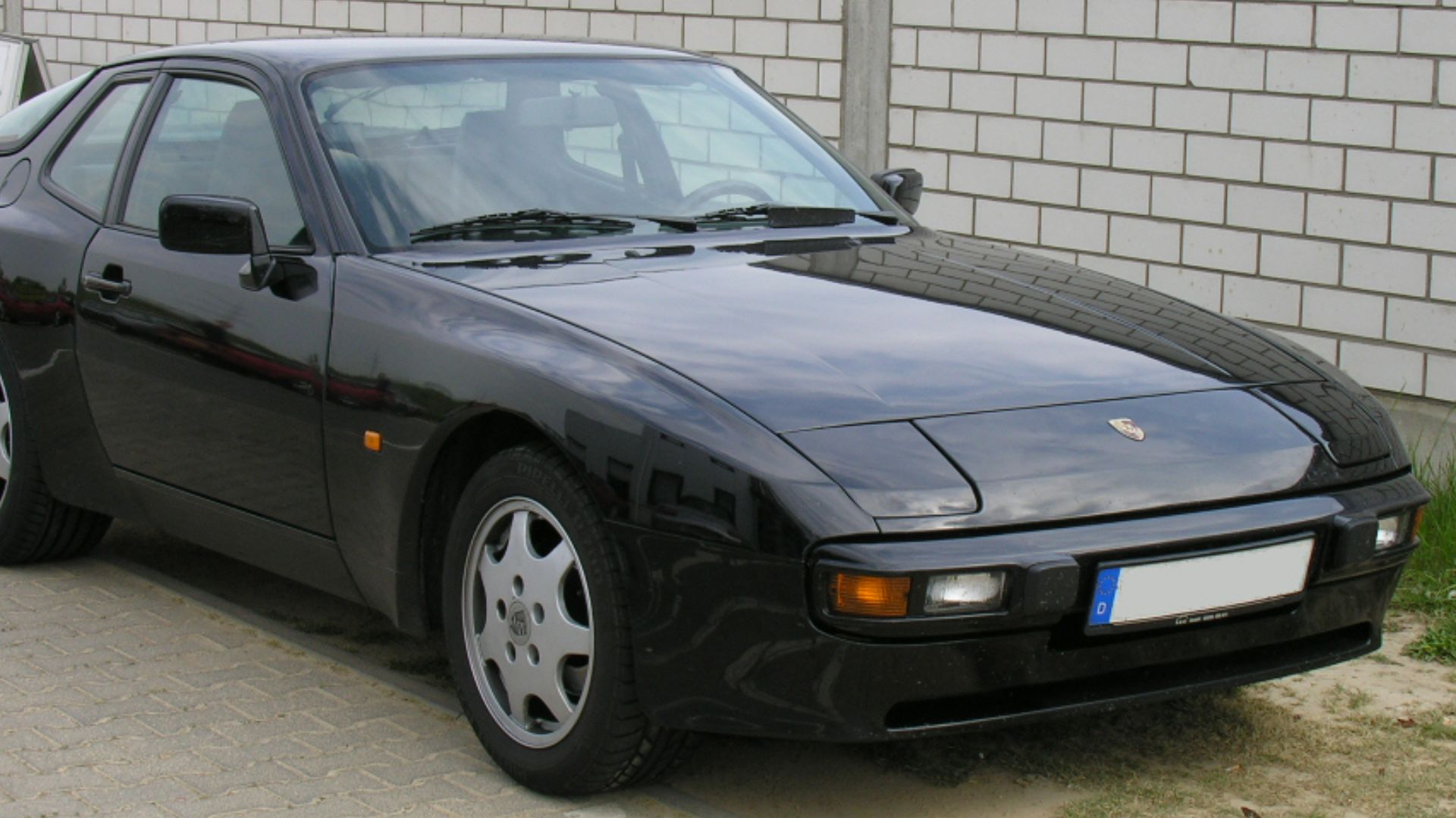 18. Porsche 944