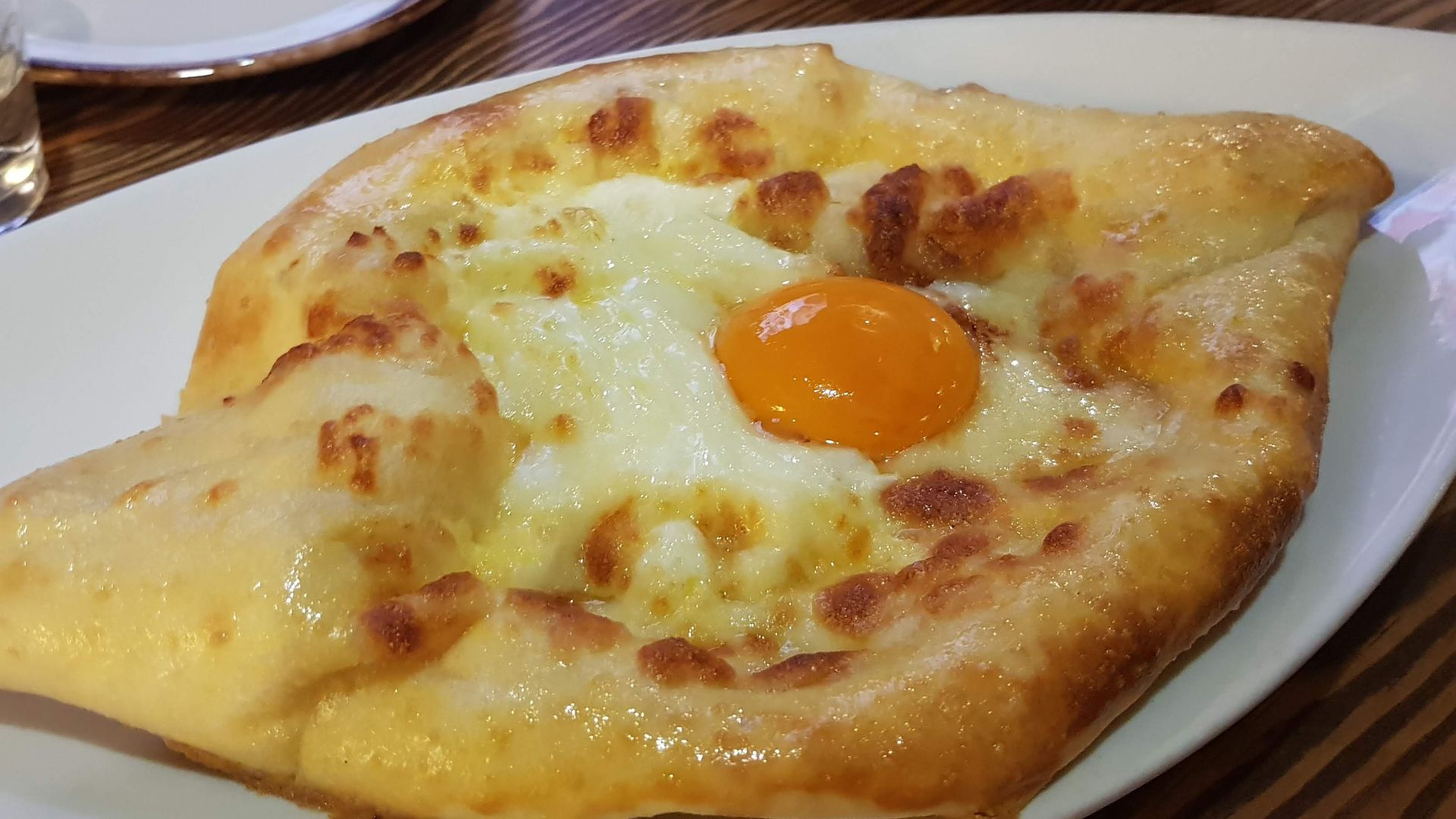 1. Le khachapuri géorgien