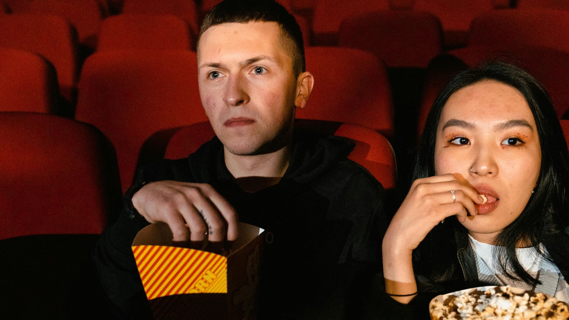 12. Il est très sensible à la musique ou aux films