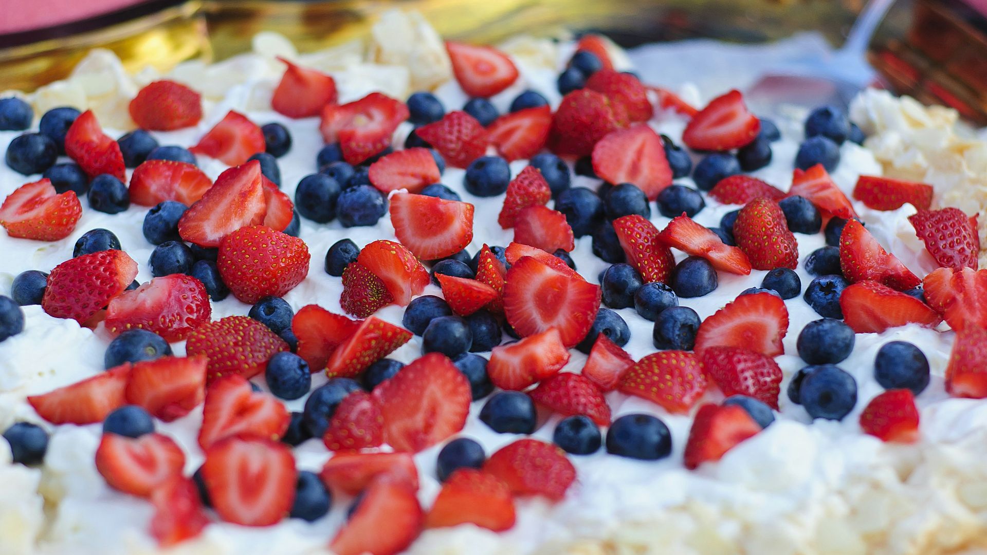 1. Trifle aux baies rouges, blanches et bleues