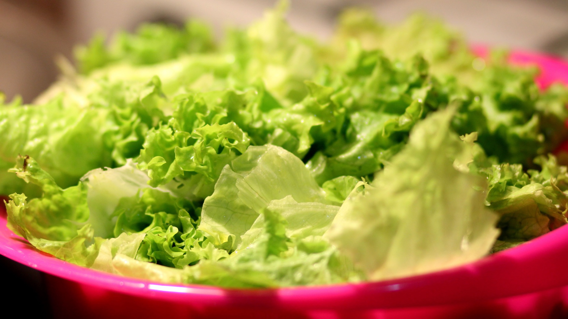 7. Sécher les légumes verts dans une essoreuse à salade