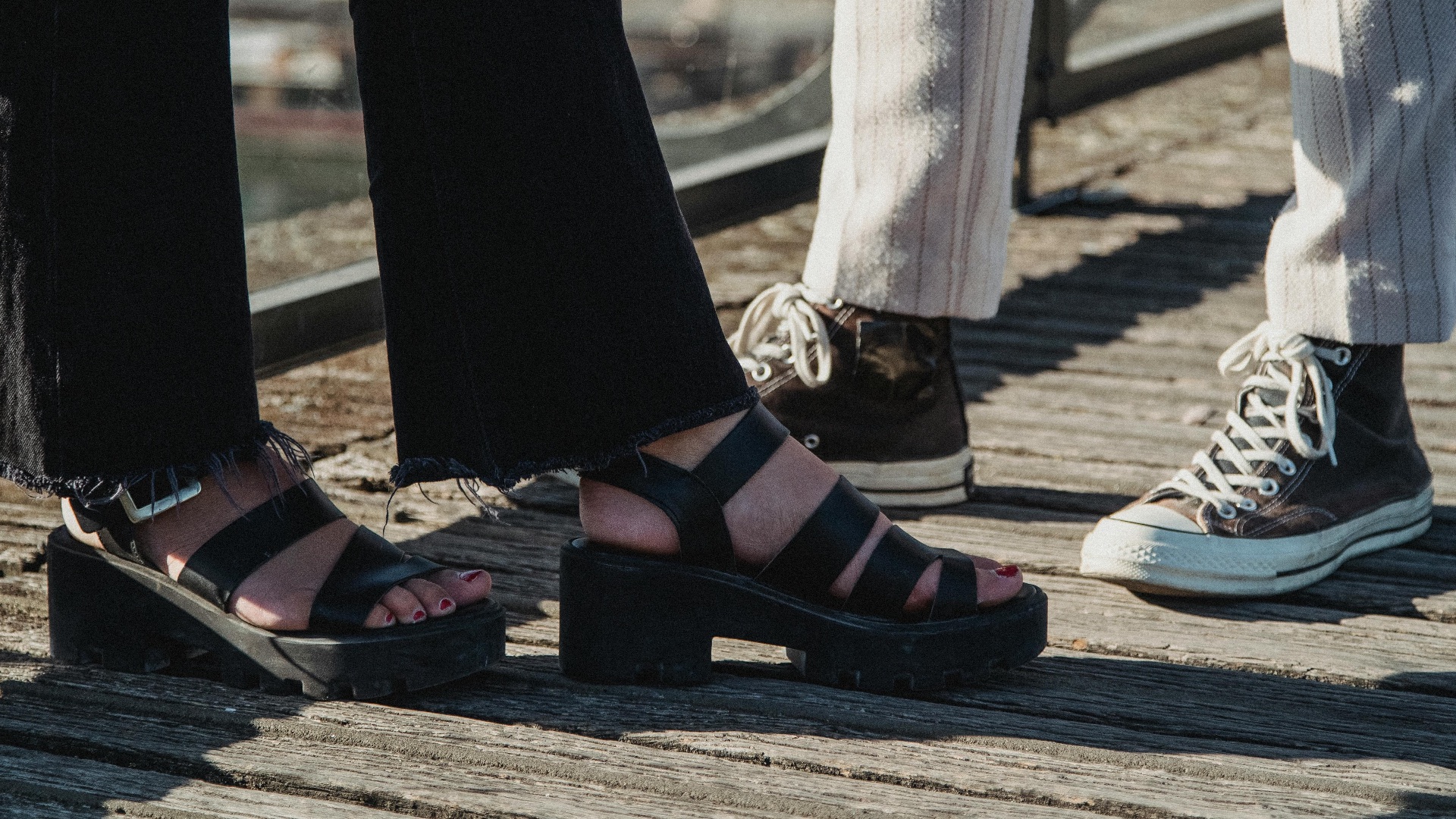 18. Les chaussures à semelles compensées deviennent un besoin pratique