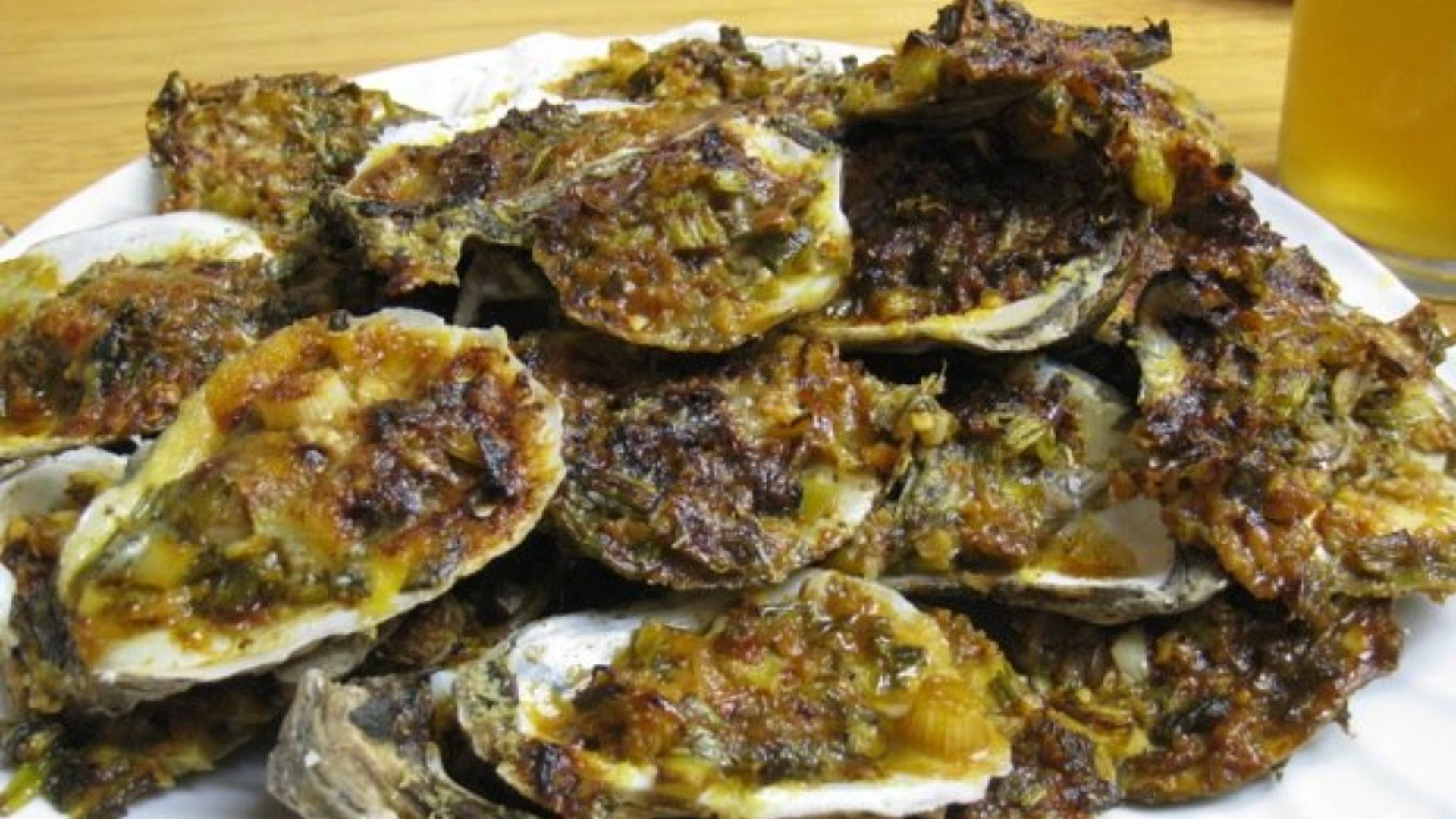 10. Huîtres grillées au charbon de bois
