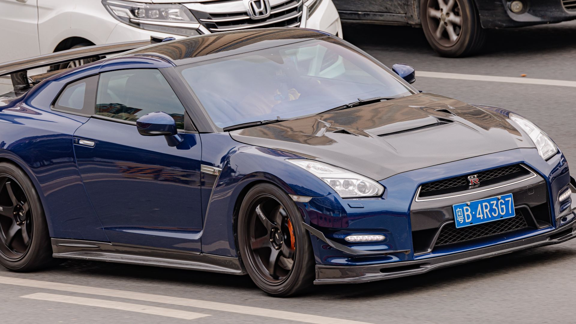 2. Nissan GT-R R35
