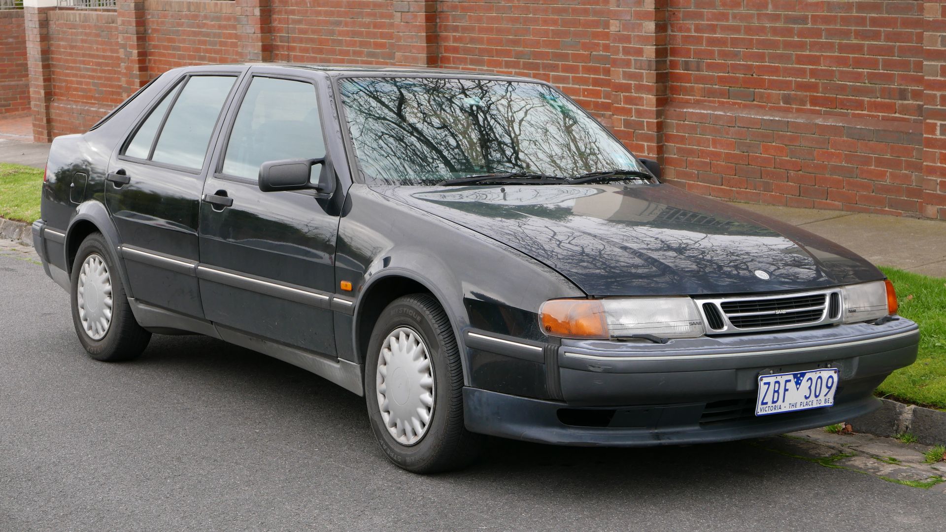 6. Saab 9000 CS, version de base
