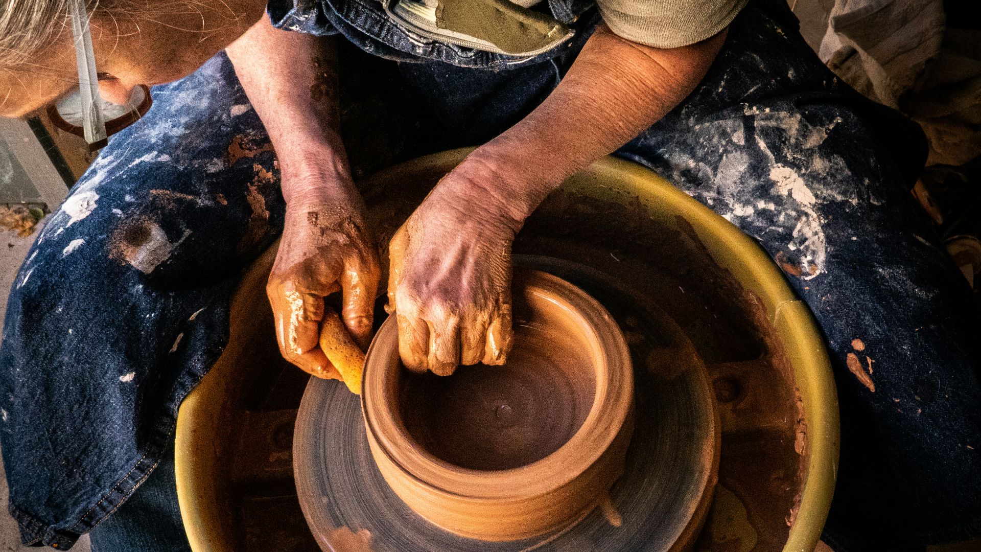 11. Suivre un cours de poterie ou de peinture