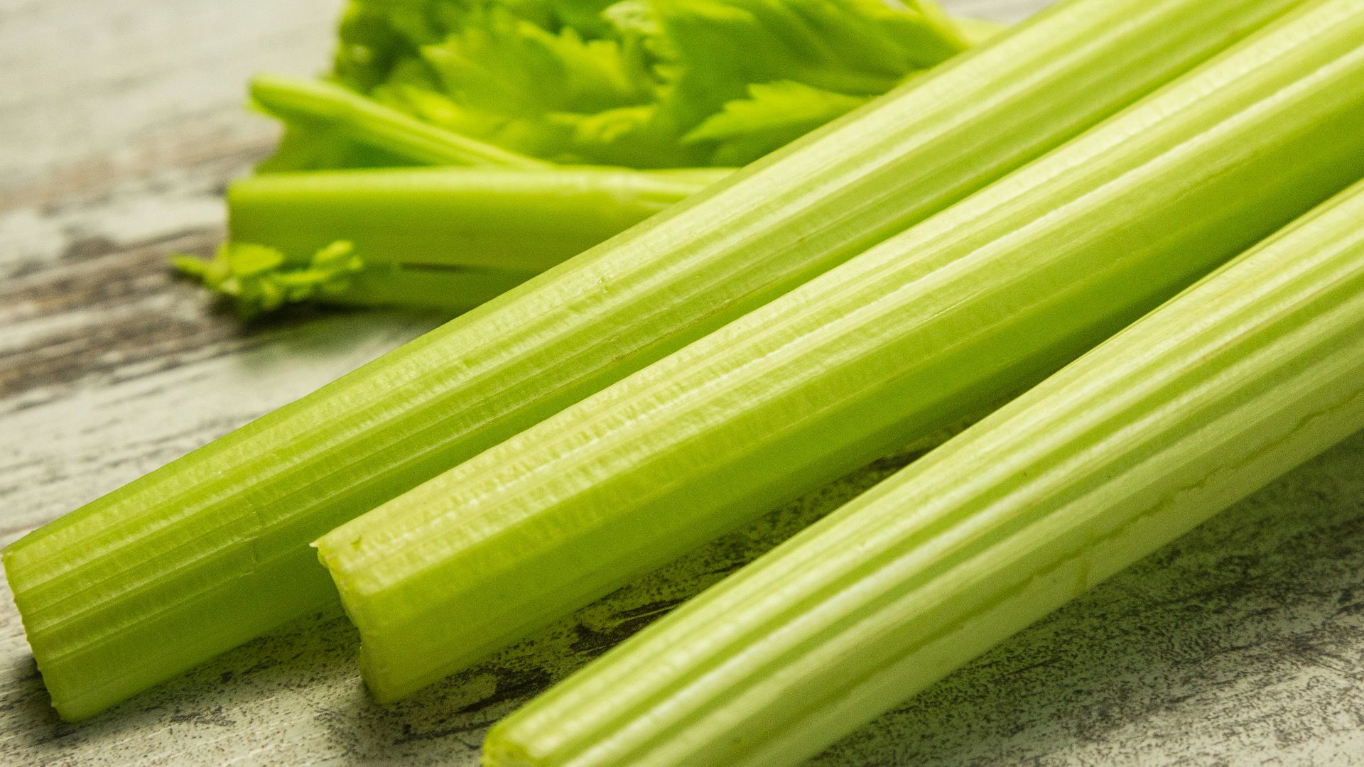 11. Bâtonnets de céleri nature, sans sauce