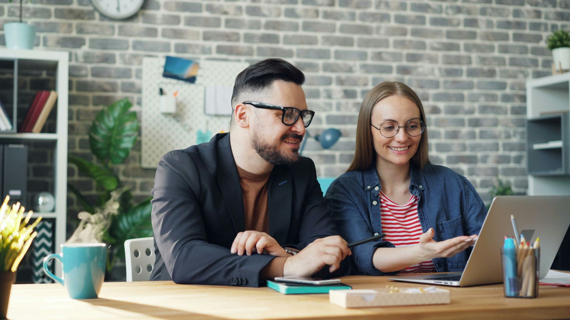 10. Le collègue de bureau attitré