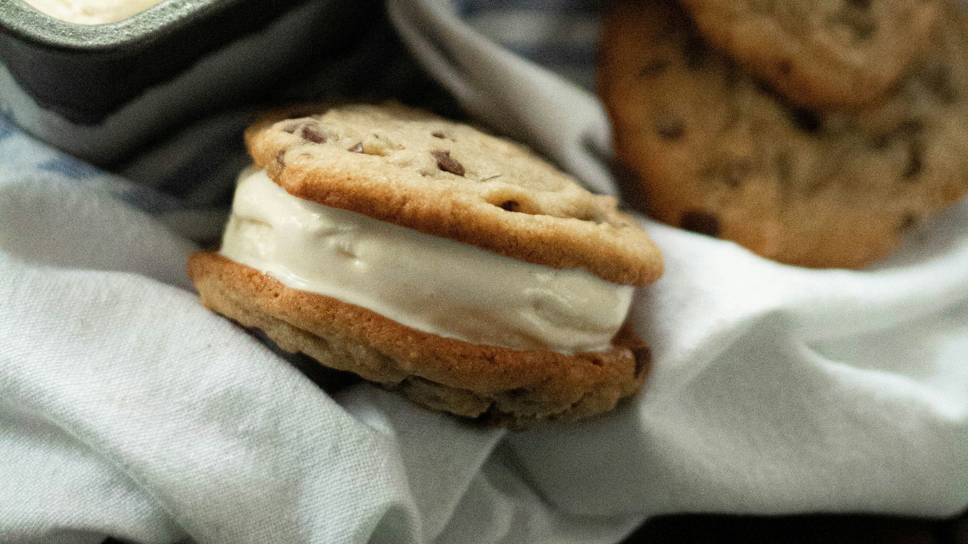 10. Sandwichs à la glace frits