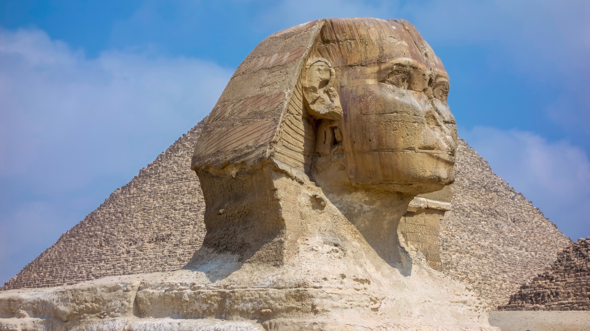 11. Les soldats de Napoléon tirant sur le nez du Sphinx