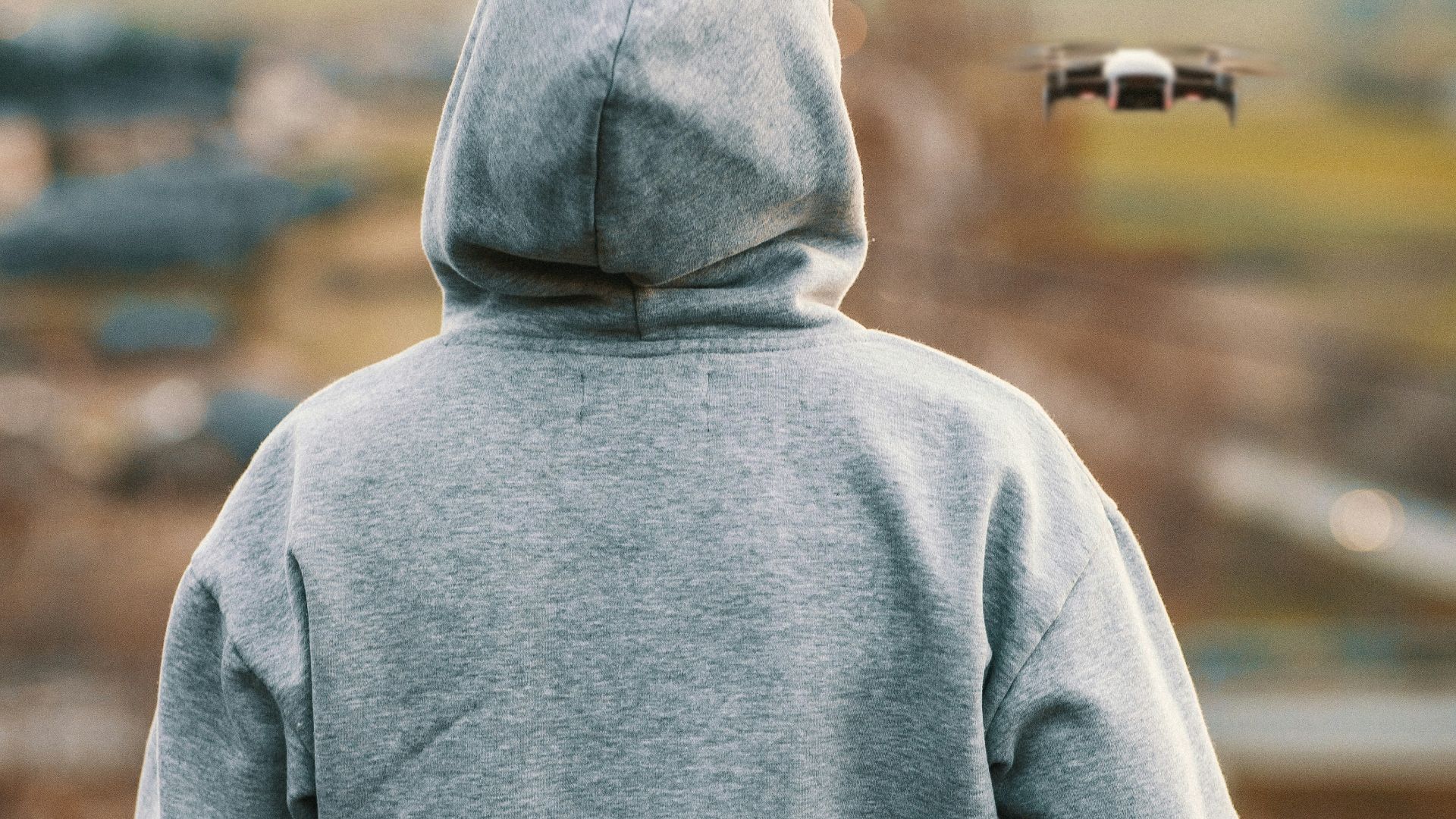 2. Lui voler ses sweats à capuche oversize préférés