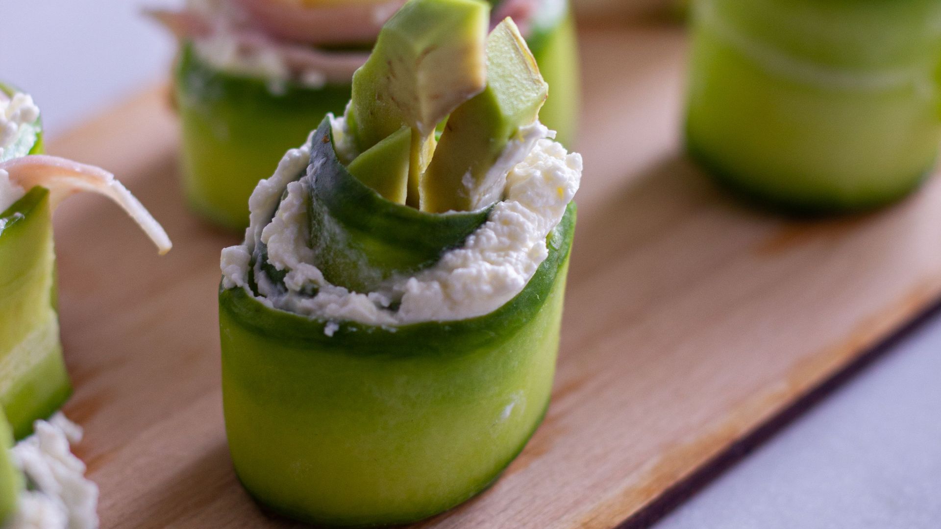 5. Bouchées de concombre au fromage frais aux herbes