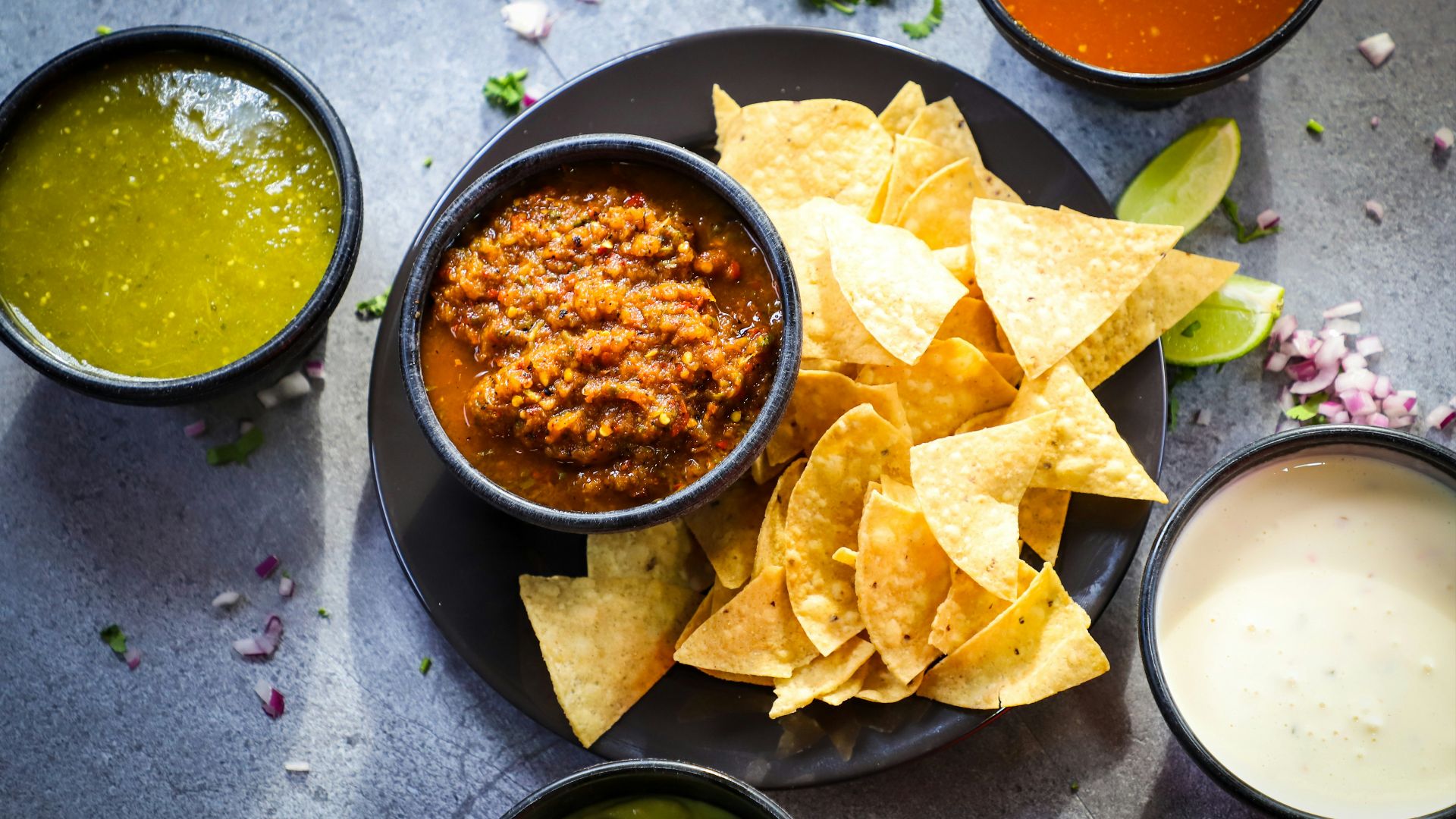 8. Chips accompagnées de salsa et de guacamole