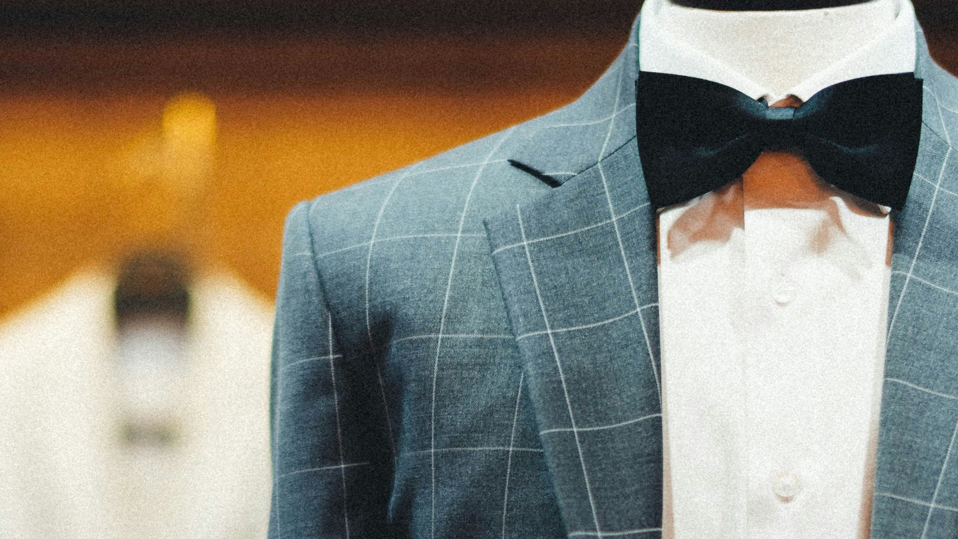 8. Costumes sur mesure