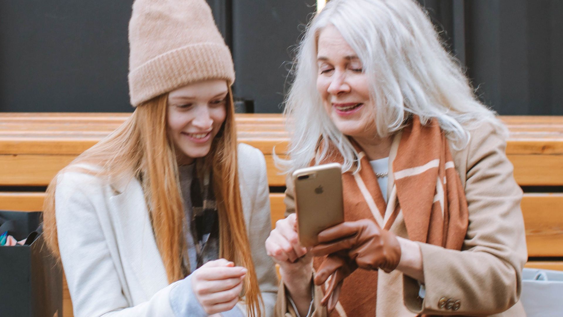 10 choses que seules les femmes plus âgées font et 10 que seules les femmes plus jeunes font
