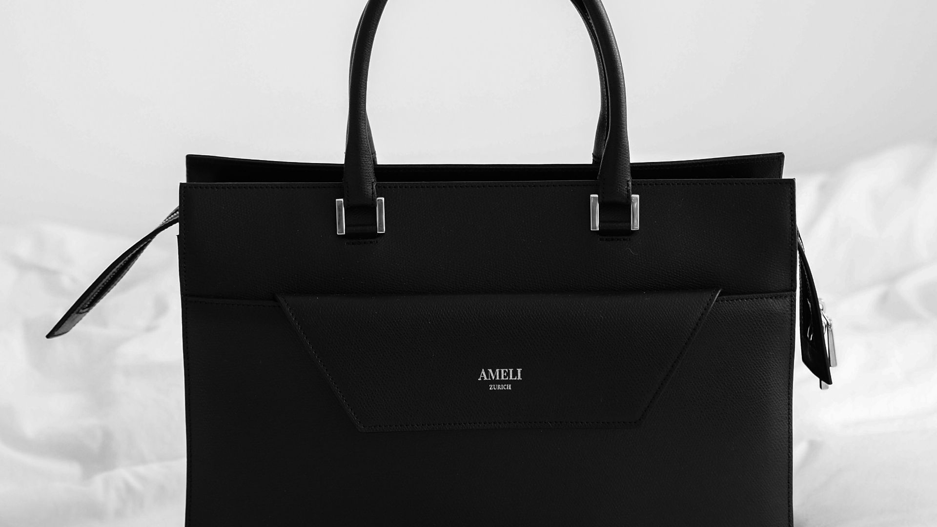 10. Un sac à main rigide