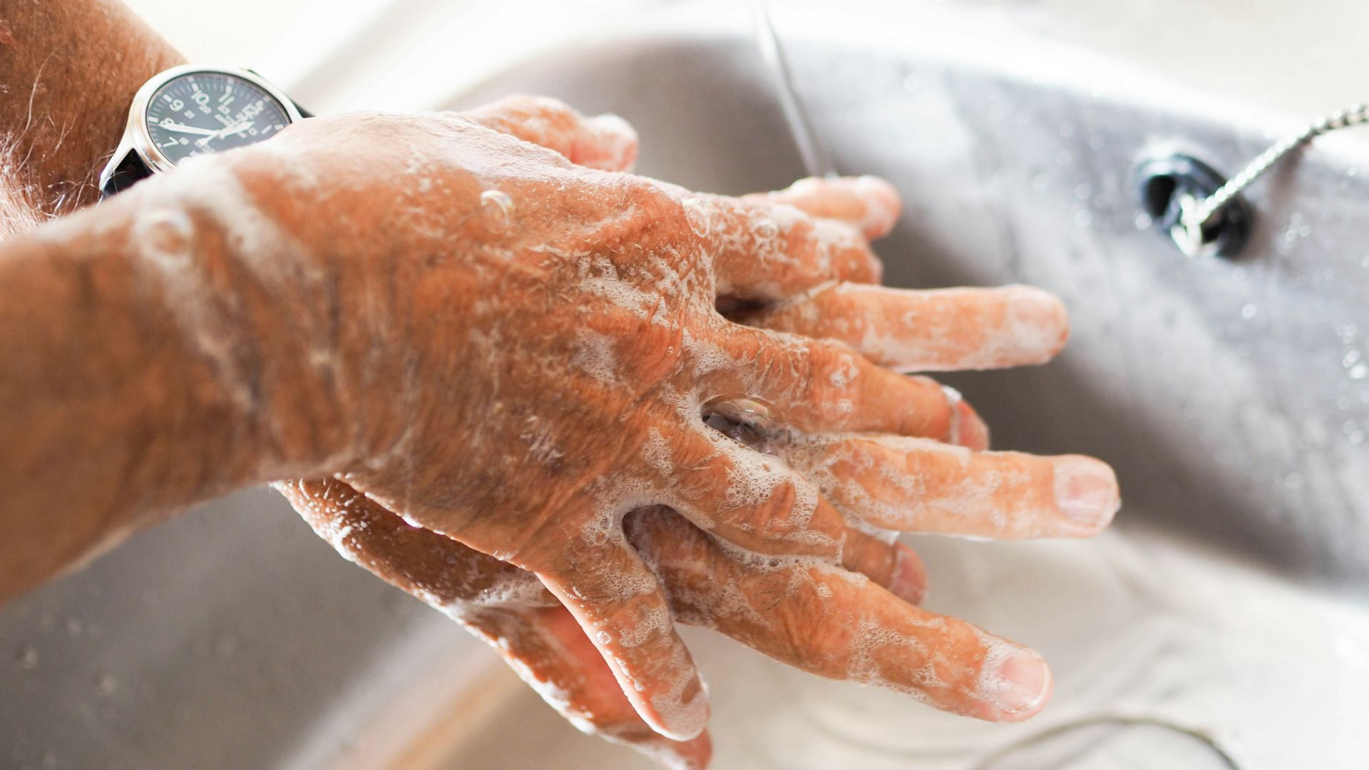 12. Si vous vous lavez les mains sans arrêt