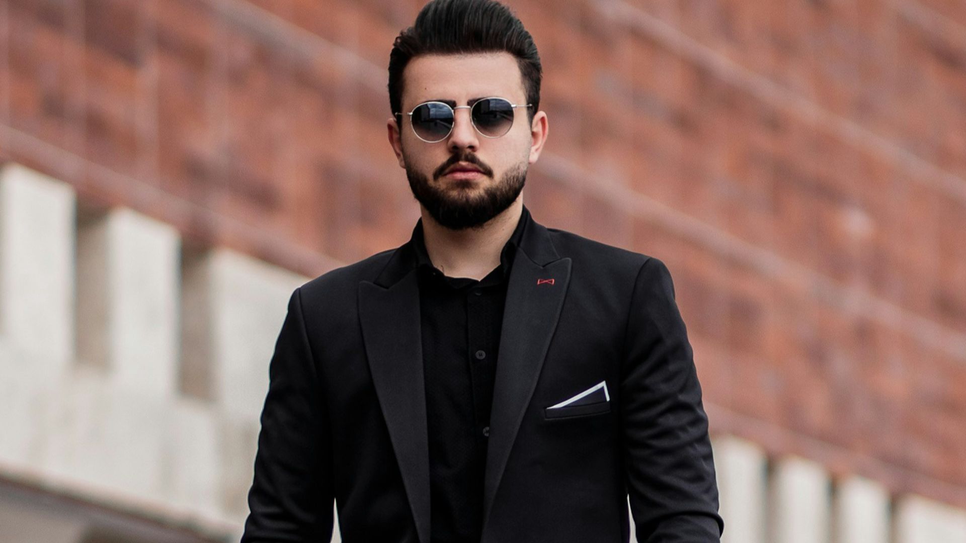 3. Tenues entièrement noires