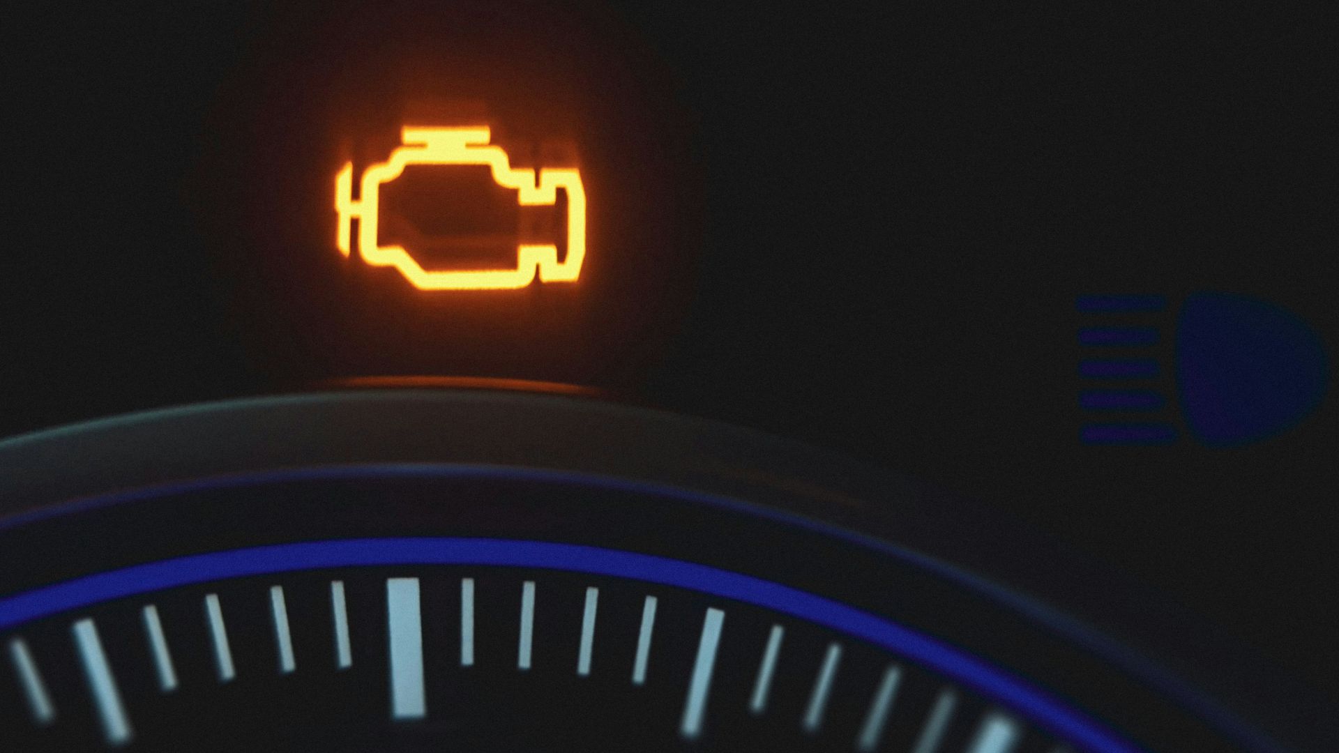 1. Le voyant « Check Engine » se rallume