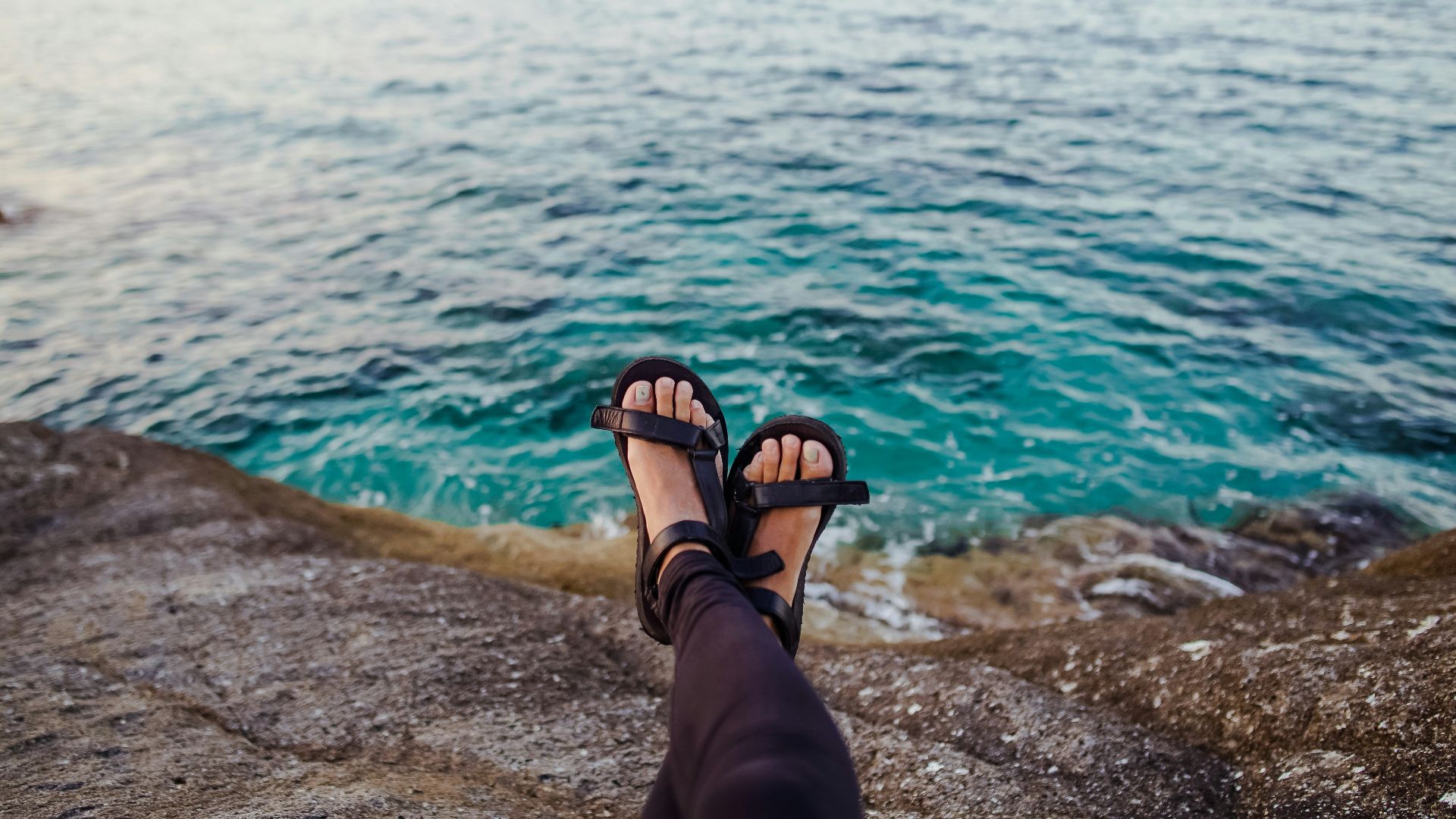 8. Sandales minimalistes