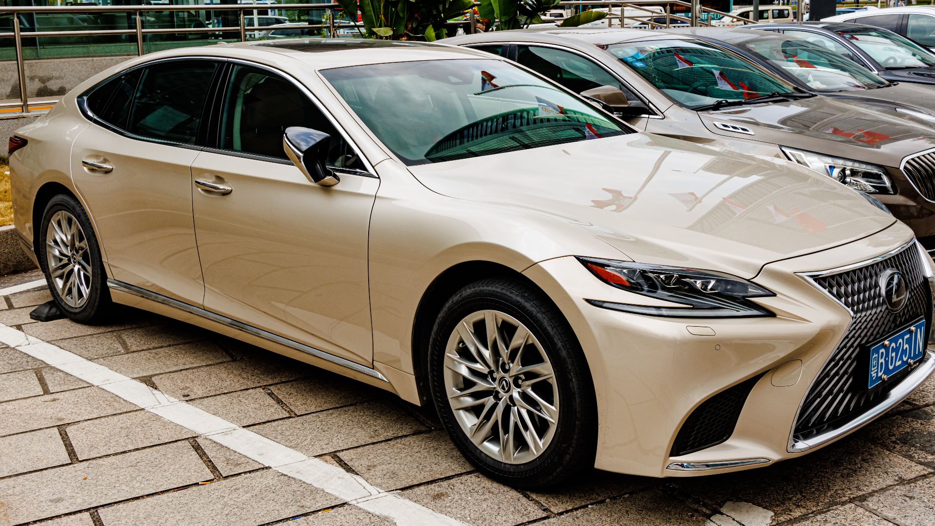6. Lexus LS