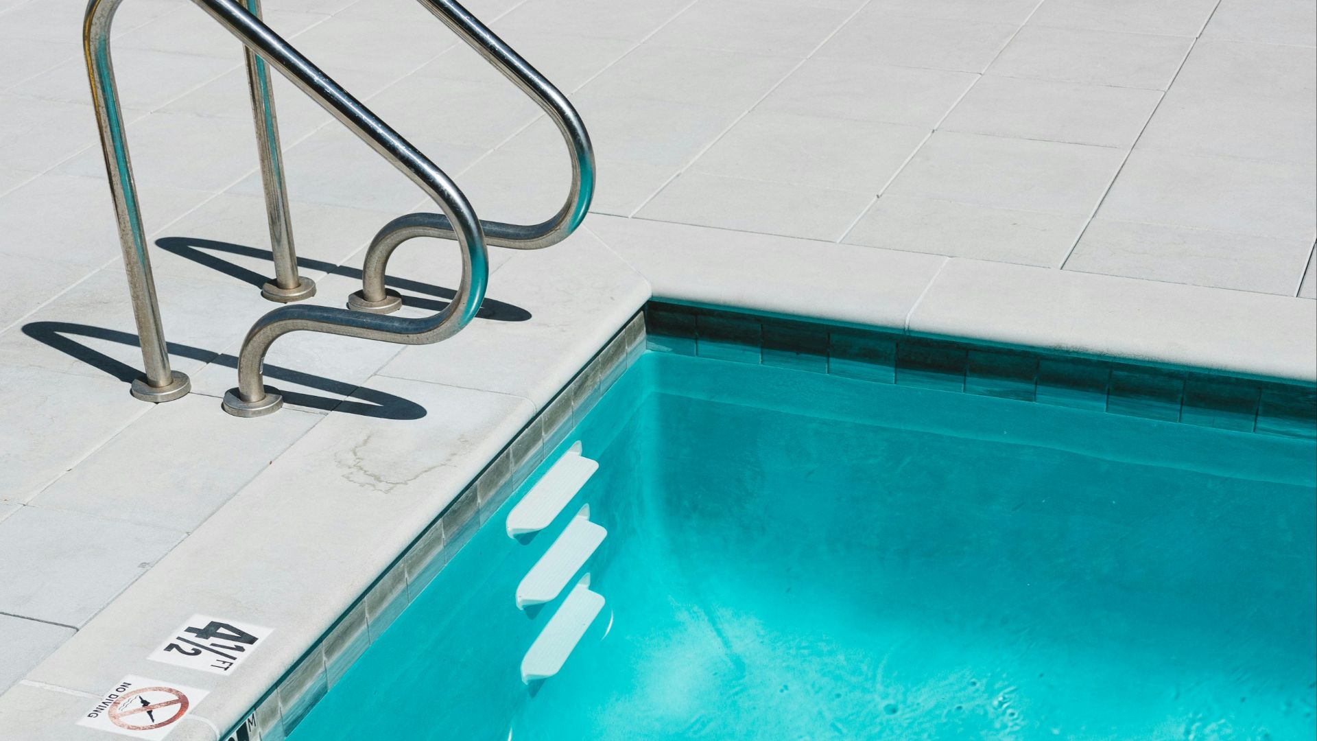 12. Marcher dans une piscine