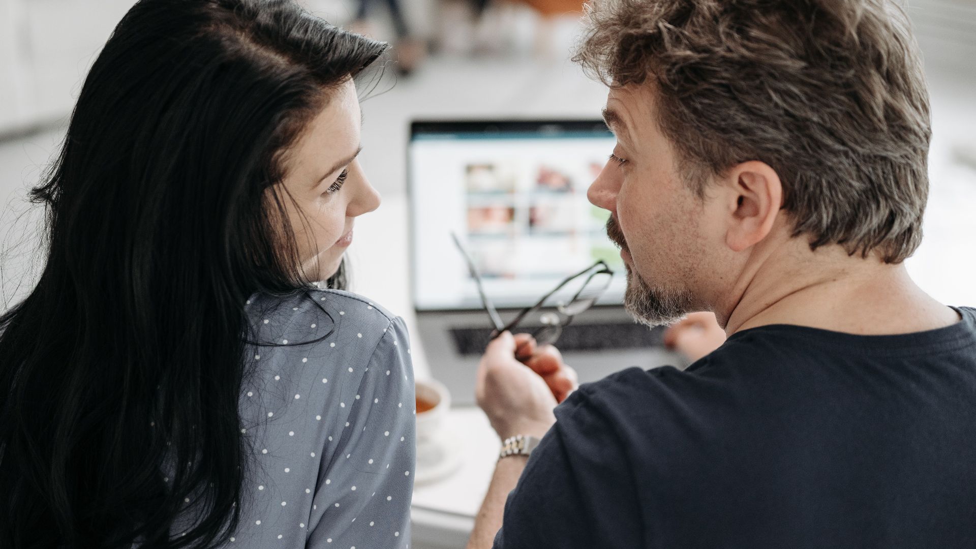 8. Ils font des compliments qui semblent vraiment personnalisés