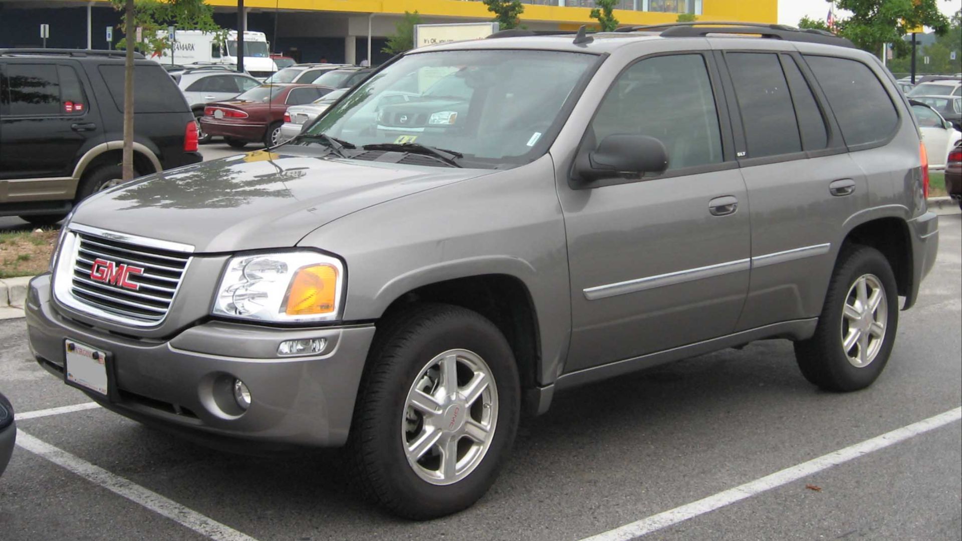 7. GMC Envoy (2002-2006)